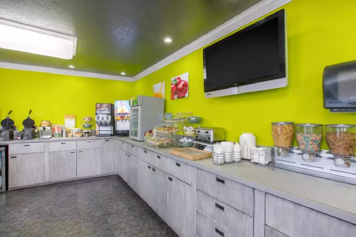 Breakfast in Quality Inn Near Hollywood Walk of Fame