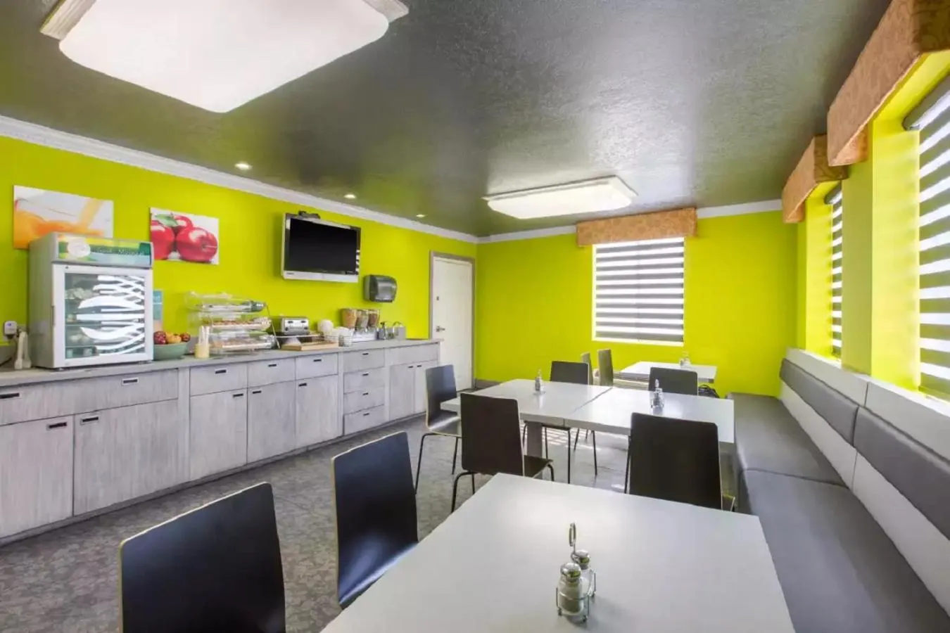 Breakfast in Quality Inn Near Hollywood Walk of Fame