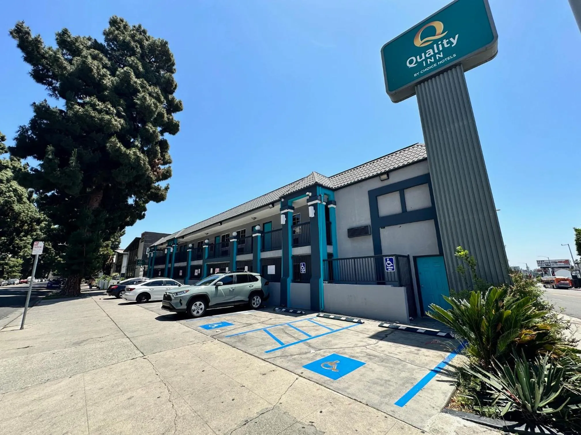 Facility for disabled guests in Quality Inn Near Hollywood Walk of Fame