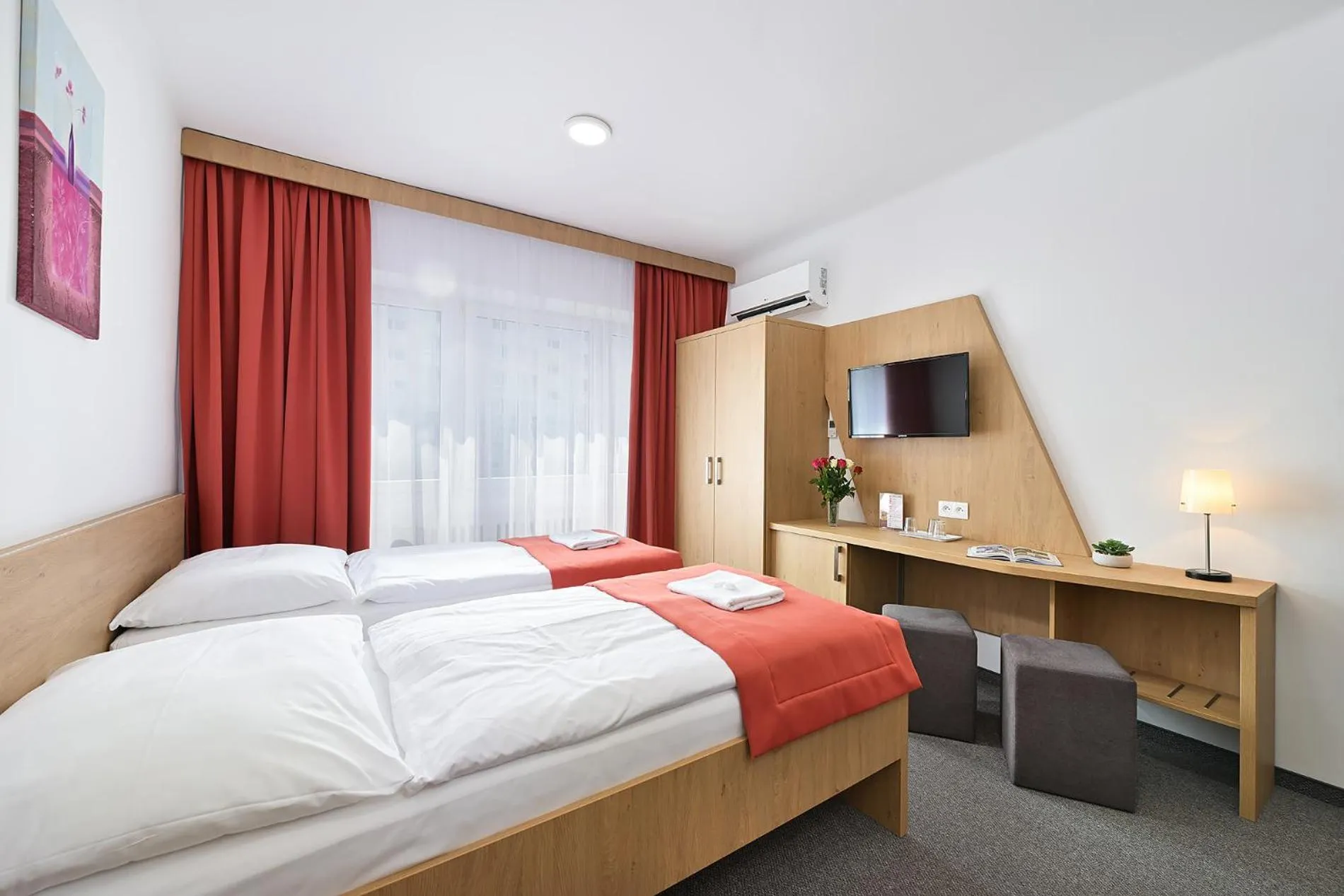 TV and multimedia, Bed in Hotel Plus