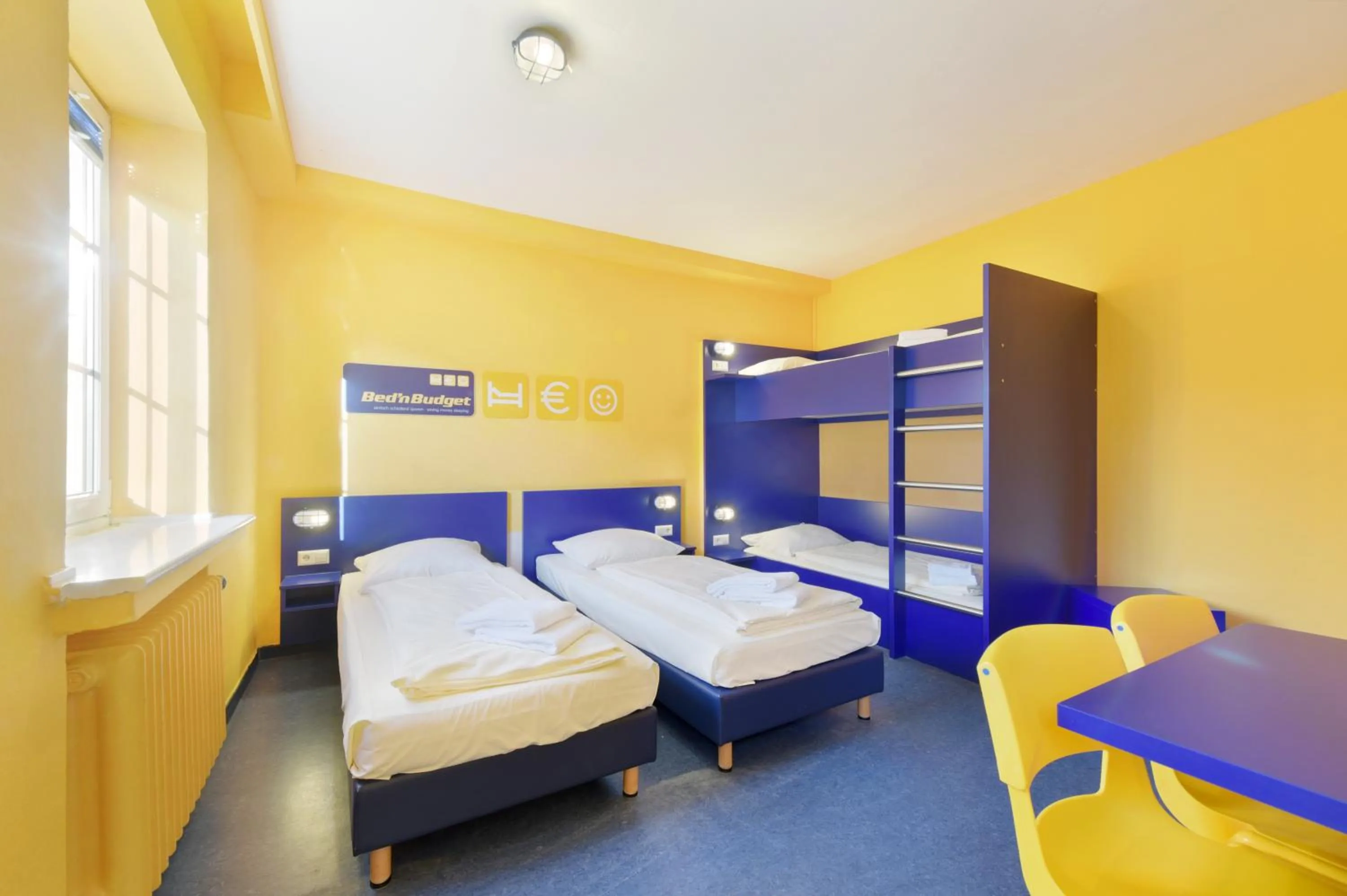 Photo of the whole room, Bed in Bed'nBudget Expo-Hostel Rooms
