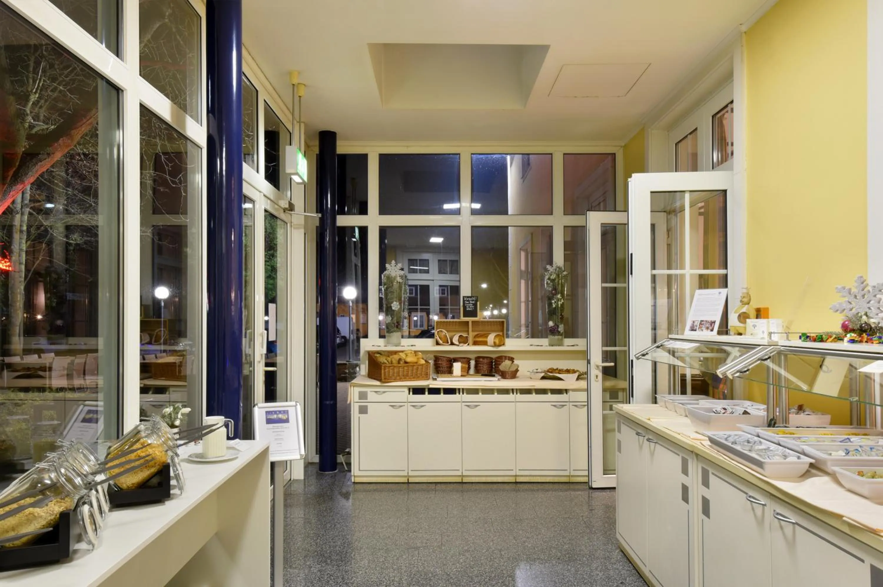 Buffet breakfast in Bed'nBudget Expo-Hostel Rooms