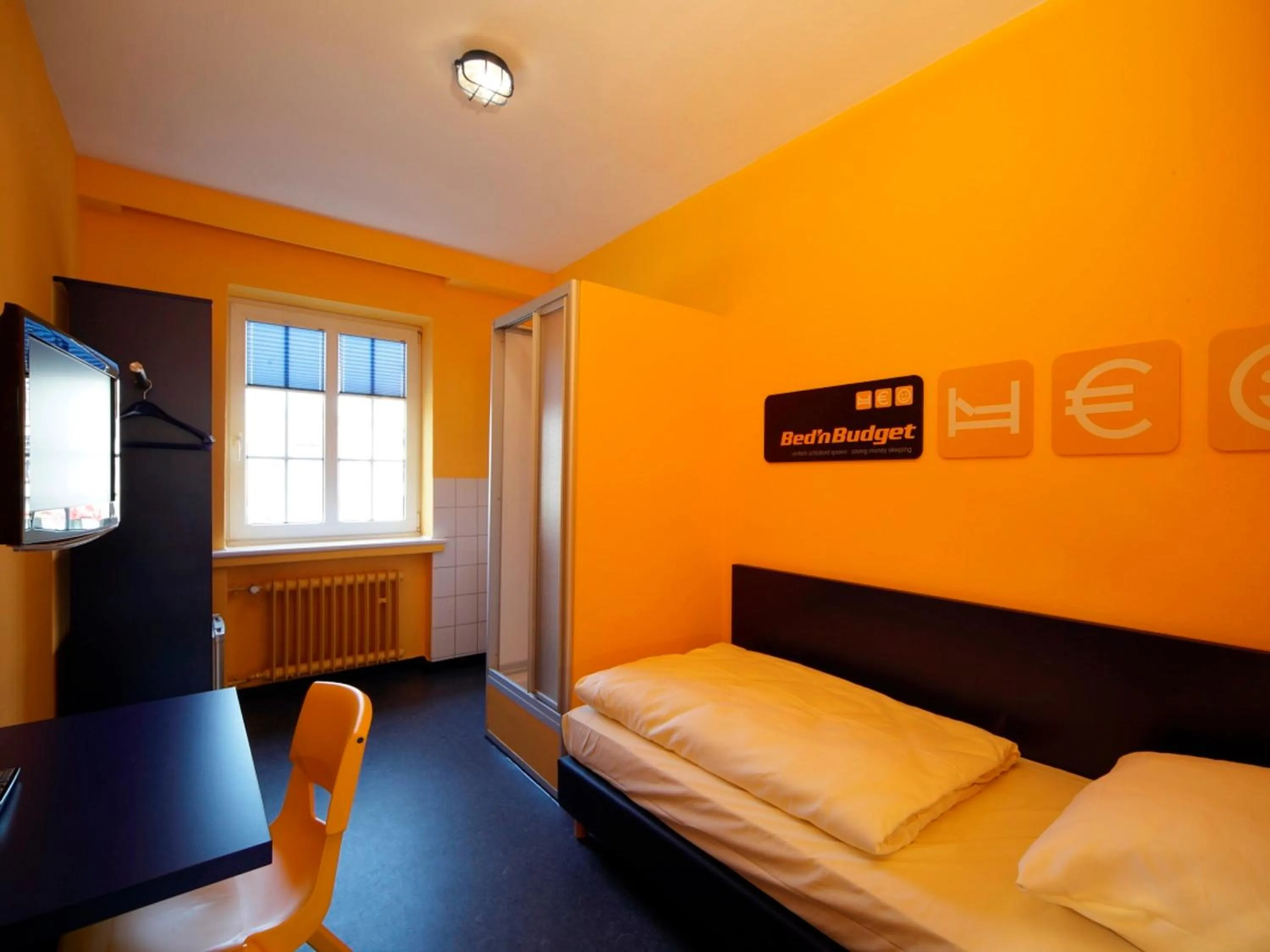 Bathroom, Bed in Bed'nBudget Expo-Hostel Rooms