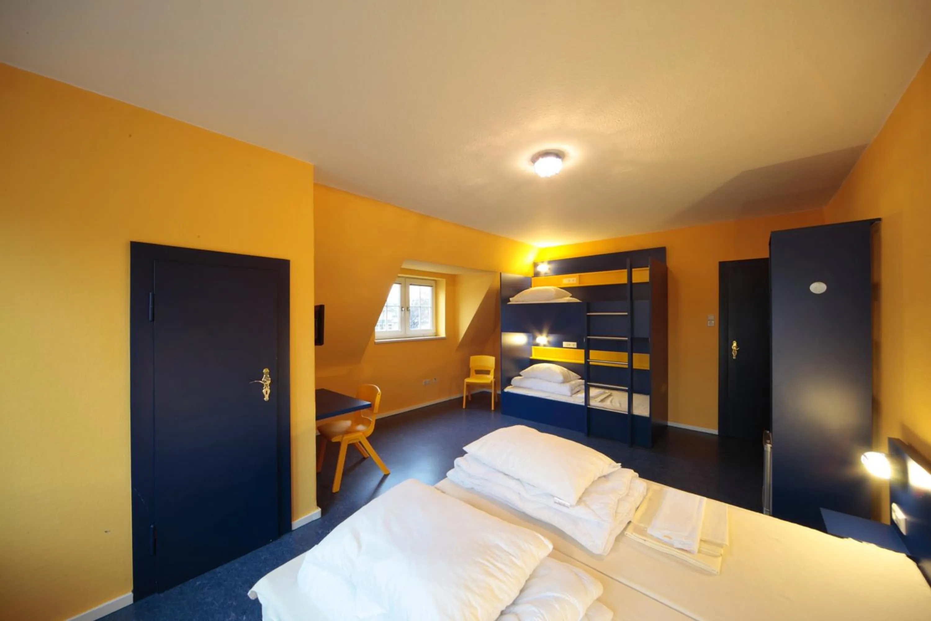 Photo of the whole room, Bed in Bed'nBudget Expo-Hostel Rooms
