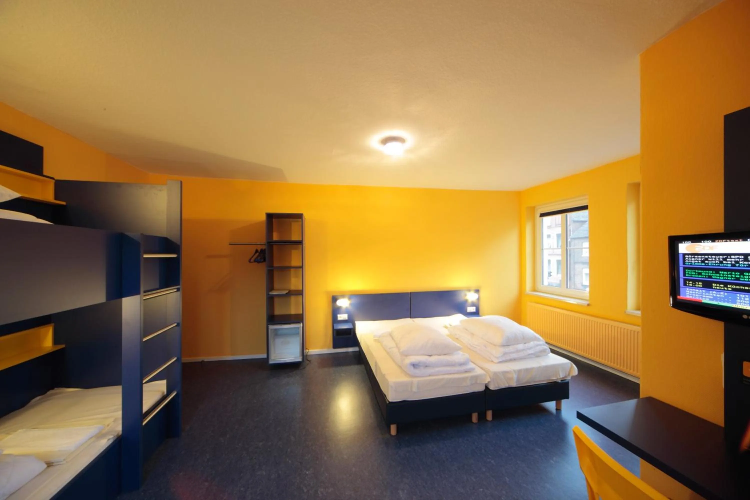 Photo of the whole room, Bed in Bed'nBudget Expo-Hostel Rooms