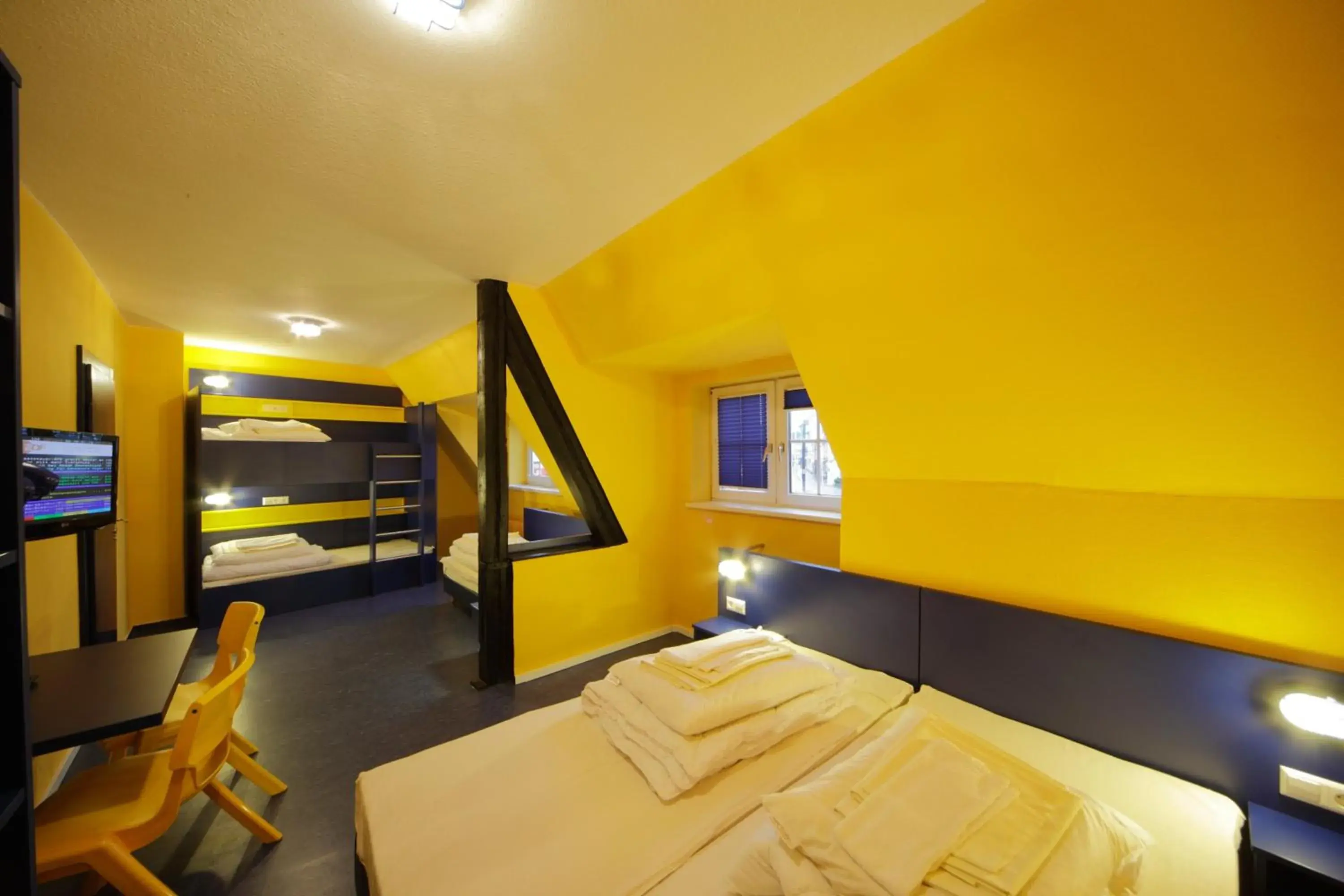 5 Bed Room with shared Bathroom in Bed'nBudget Expo-Hostel Rooms 5 Bed Room with shared Bathroom in Bed'nBudget Expo-Hostel Rooms