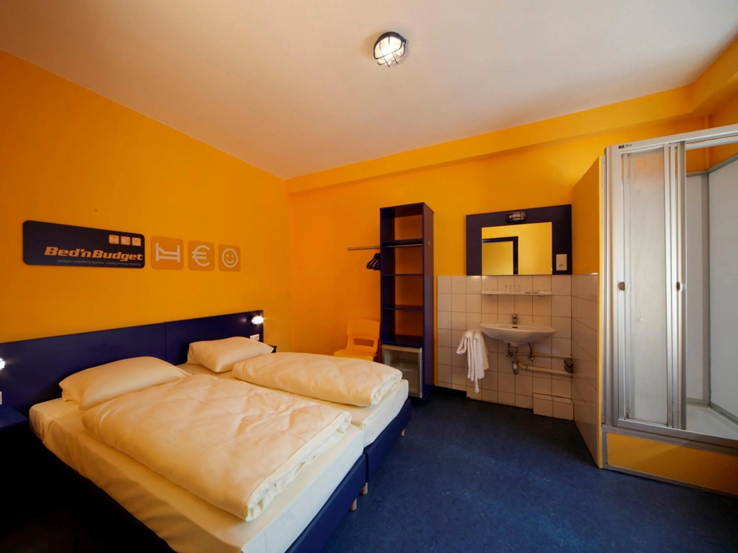 Photo of the whole room, Bed in Bed'nBudget Expo-Hostel Rooms