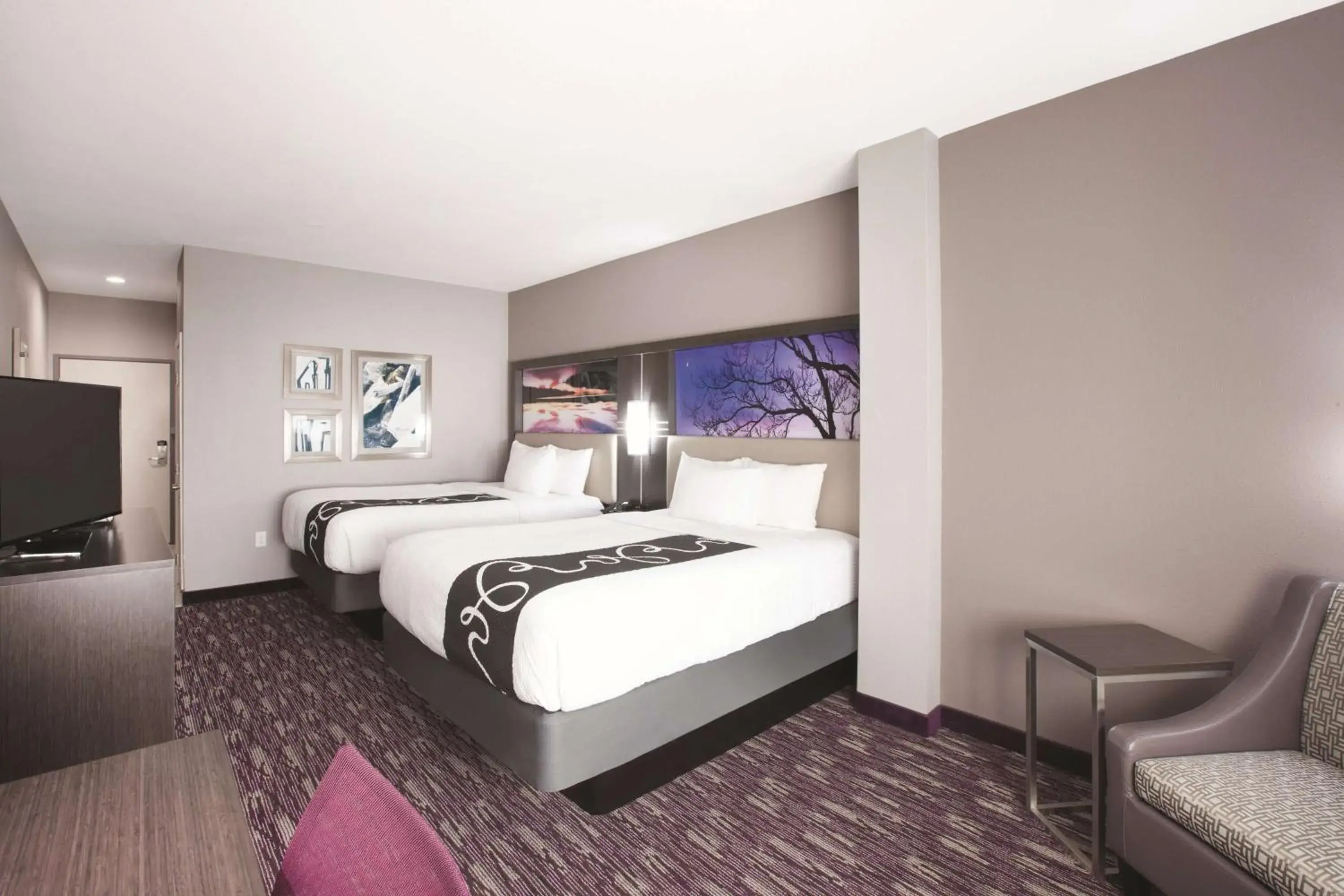 Queen Room with Two Queen Beds and Bath Tub - Mobility/Hearing Accessible - Non-Smoking in La Quinta by Wyndham Kingsville Queen Room with Two Queen Beds and Bath Tub - Mobility/Hearing Accessible - Non-Smoking in La Quinta by Wyndham Kingsville