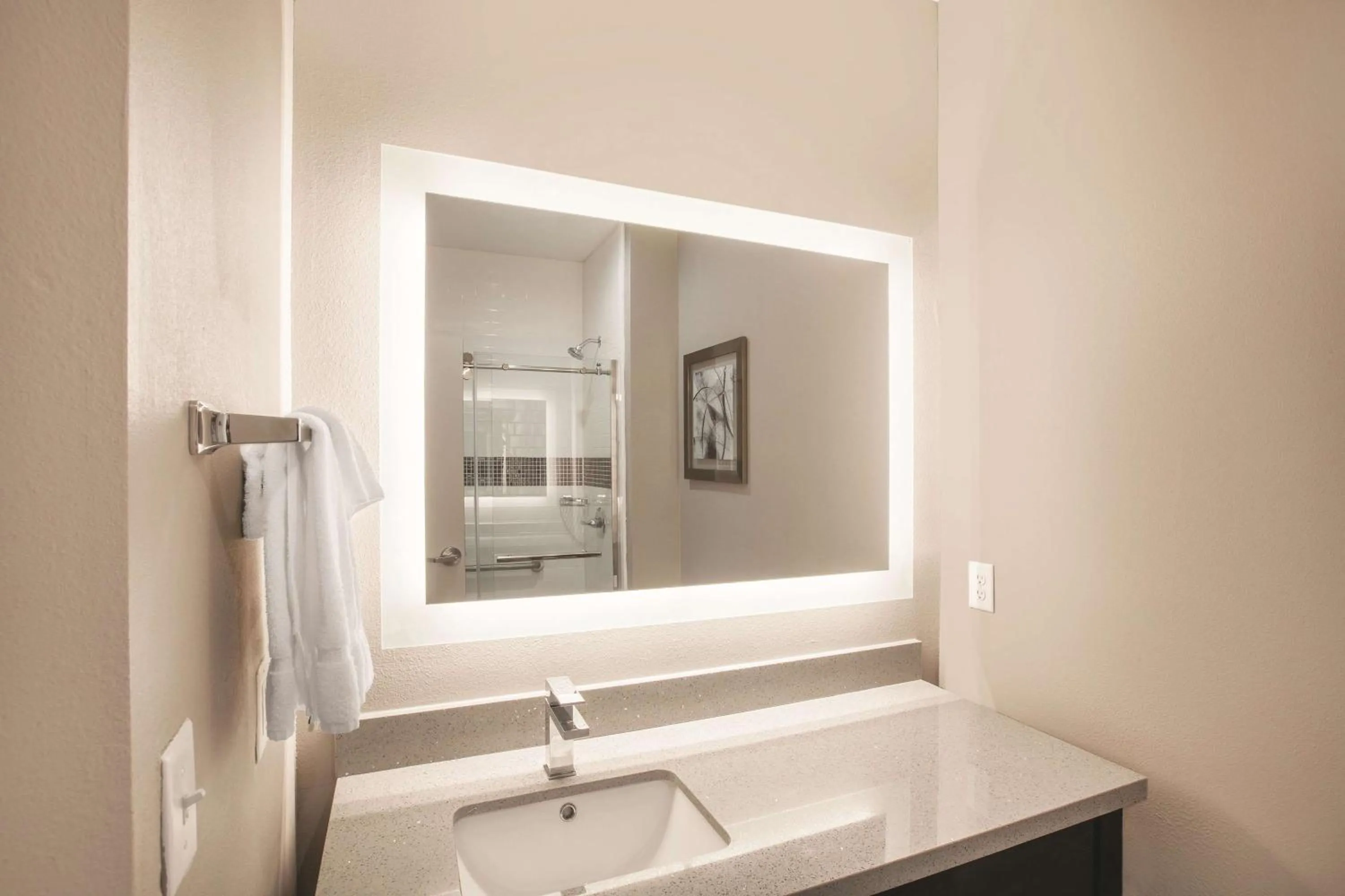 Photo of the whole room in La Quinta by Wyndham Kingsville