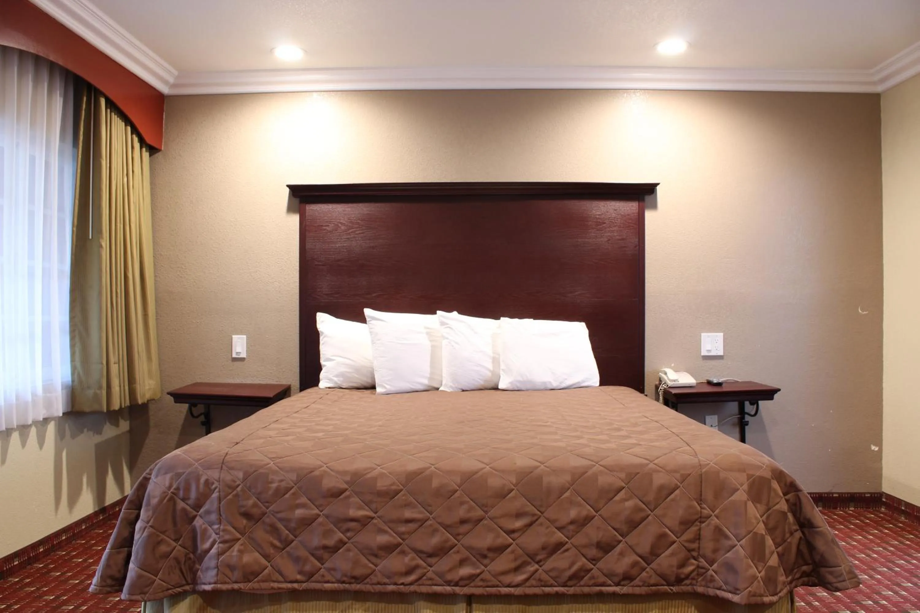 Bedroom, Bed in Budget Inn Anaheim near Disneyland Drive