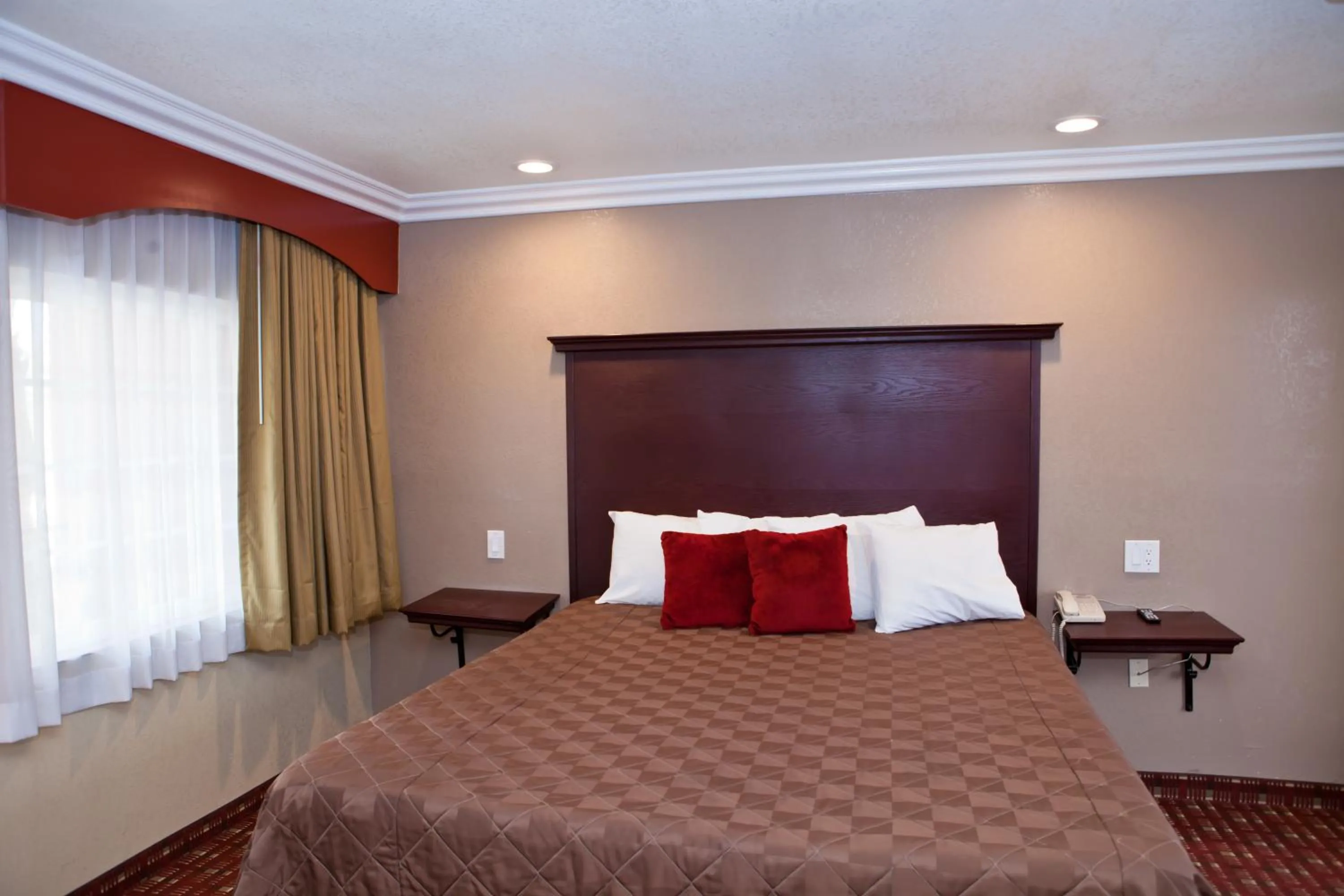 Bedroom, Bed in Budget Inn Anaheim near Disneyland Drive