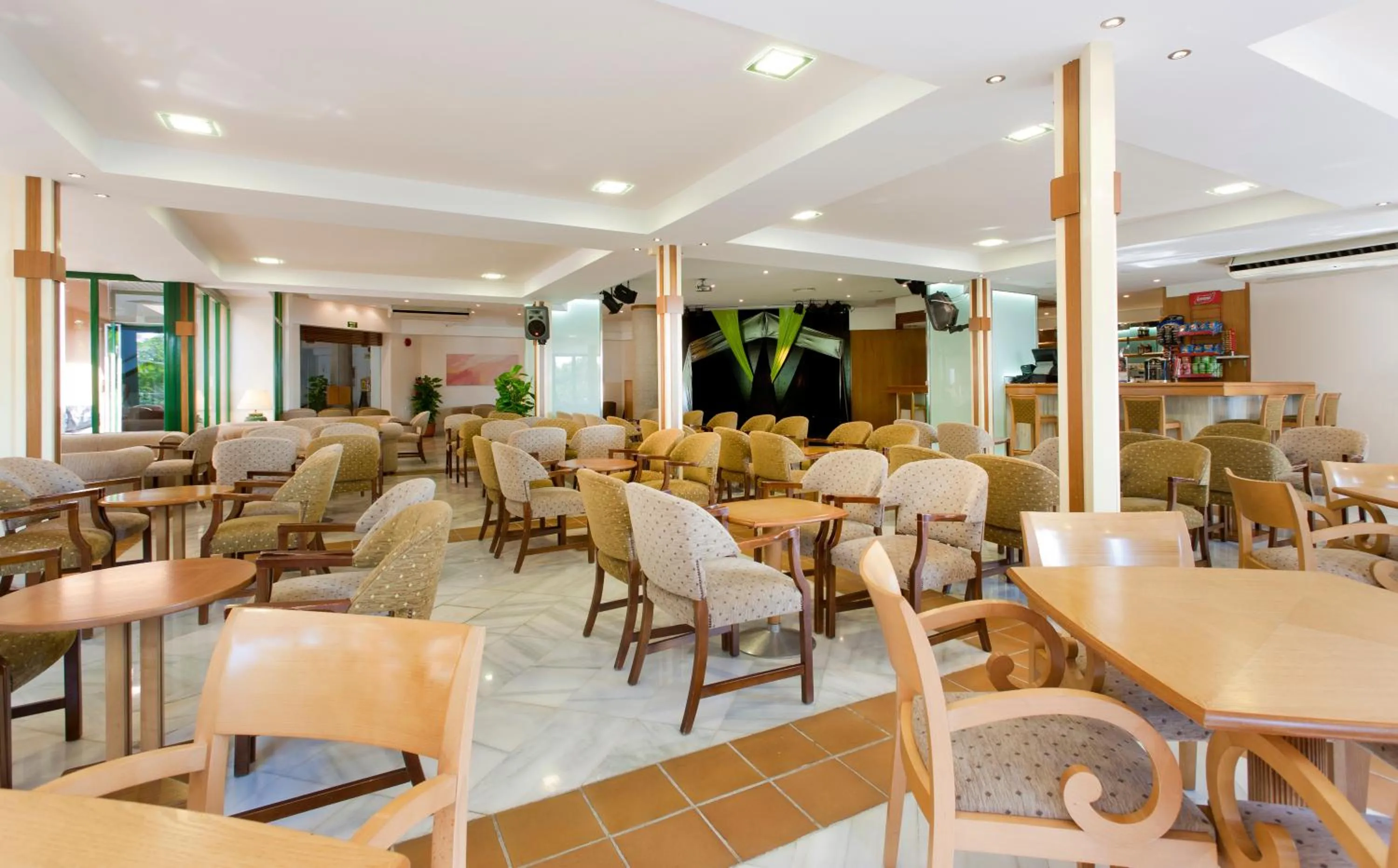 Restaurant/places to eat in Globales Nova