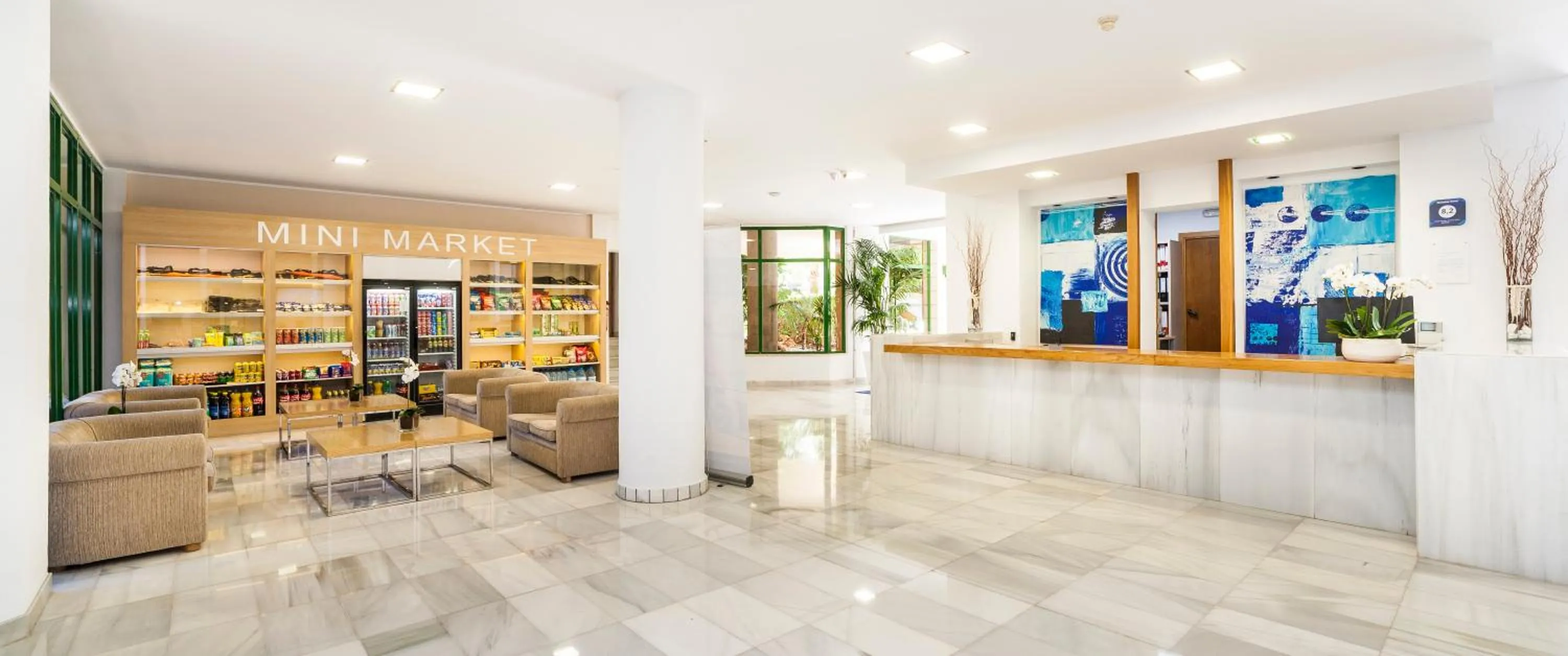 Lobby or reception in Globales Nova