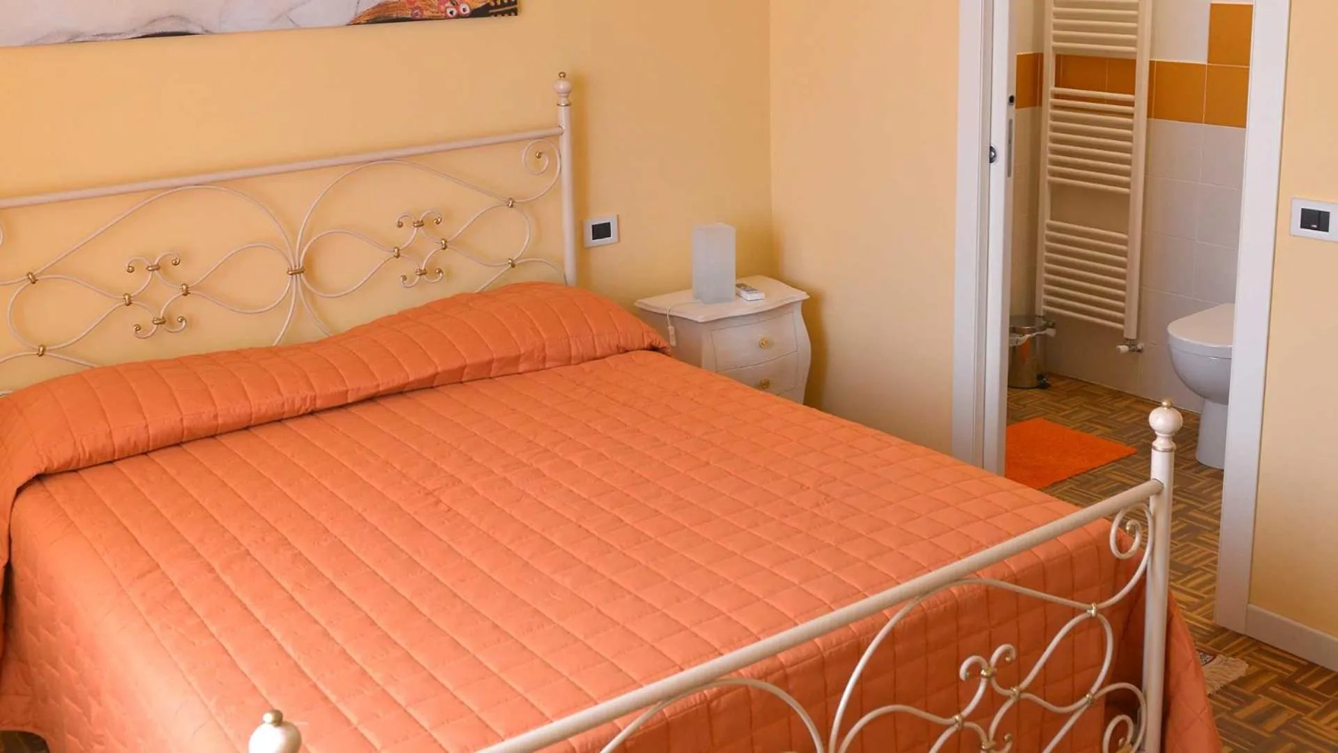 Bed in La Locanda Francigena