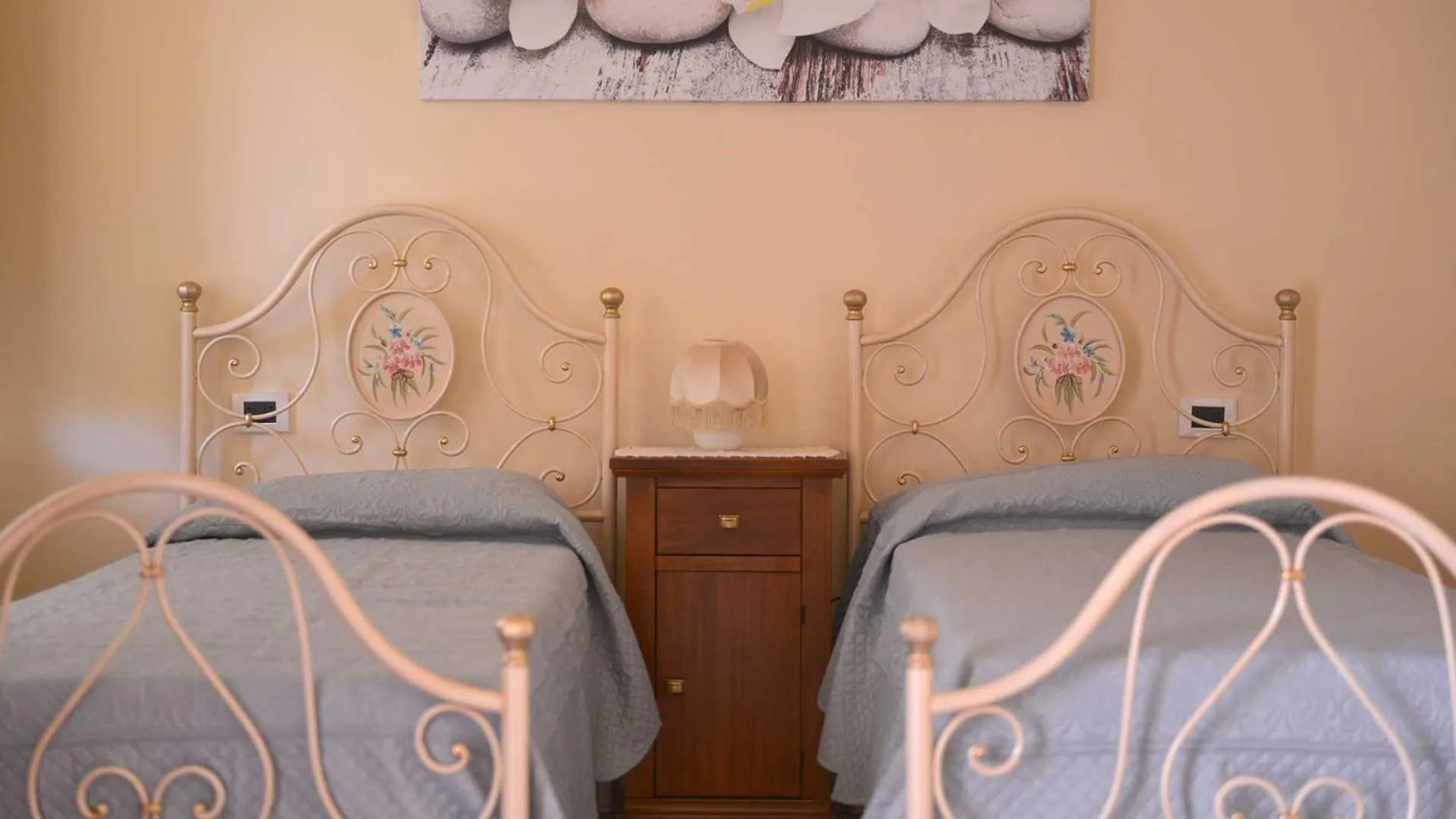 Bed in La Locanda Francigena