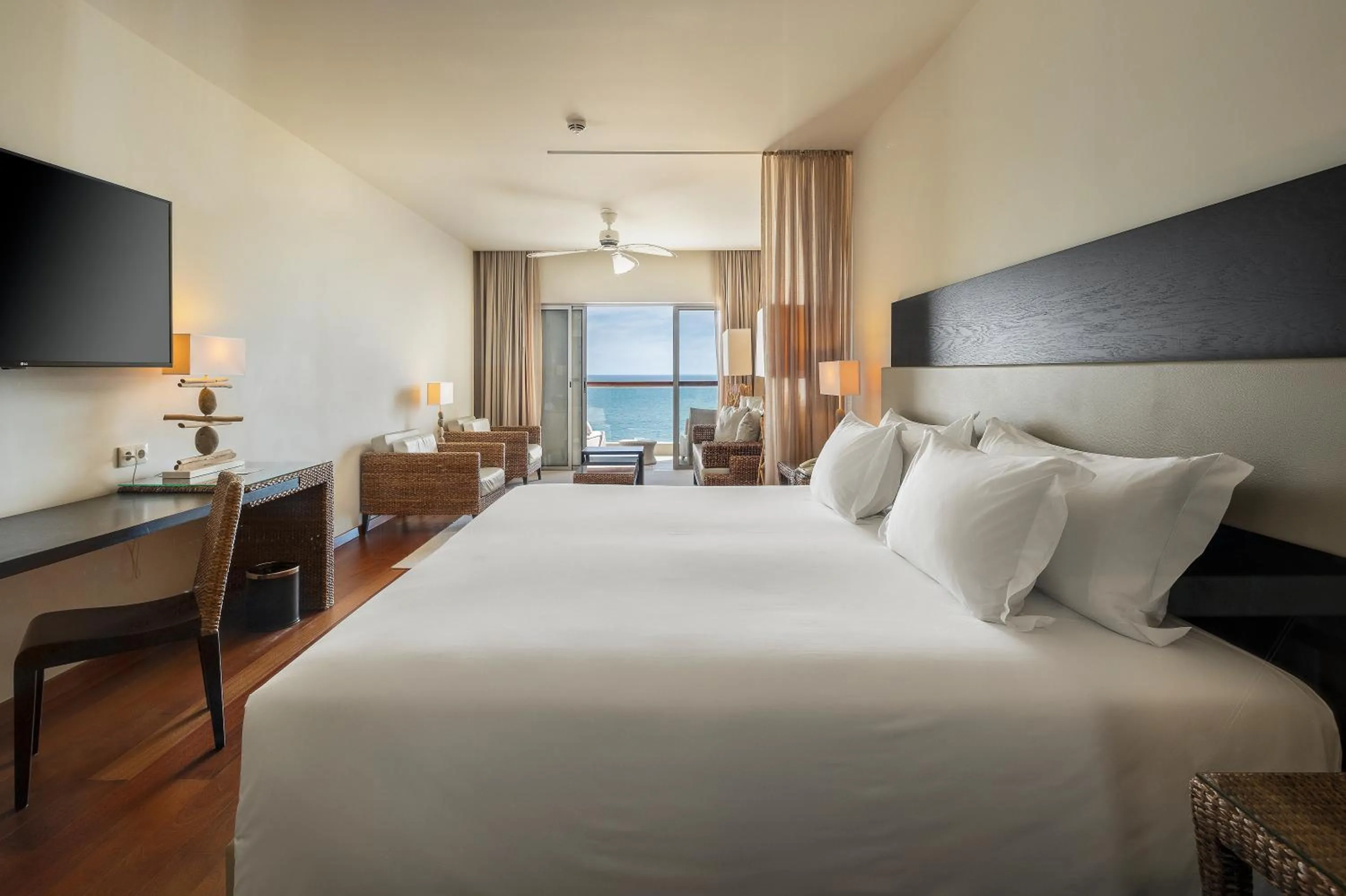 Bedroom, Bed in Crowne Plaza Vilamoura - Algarve by IHG