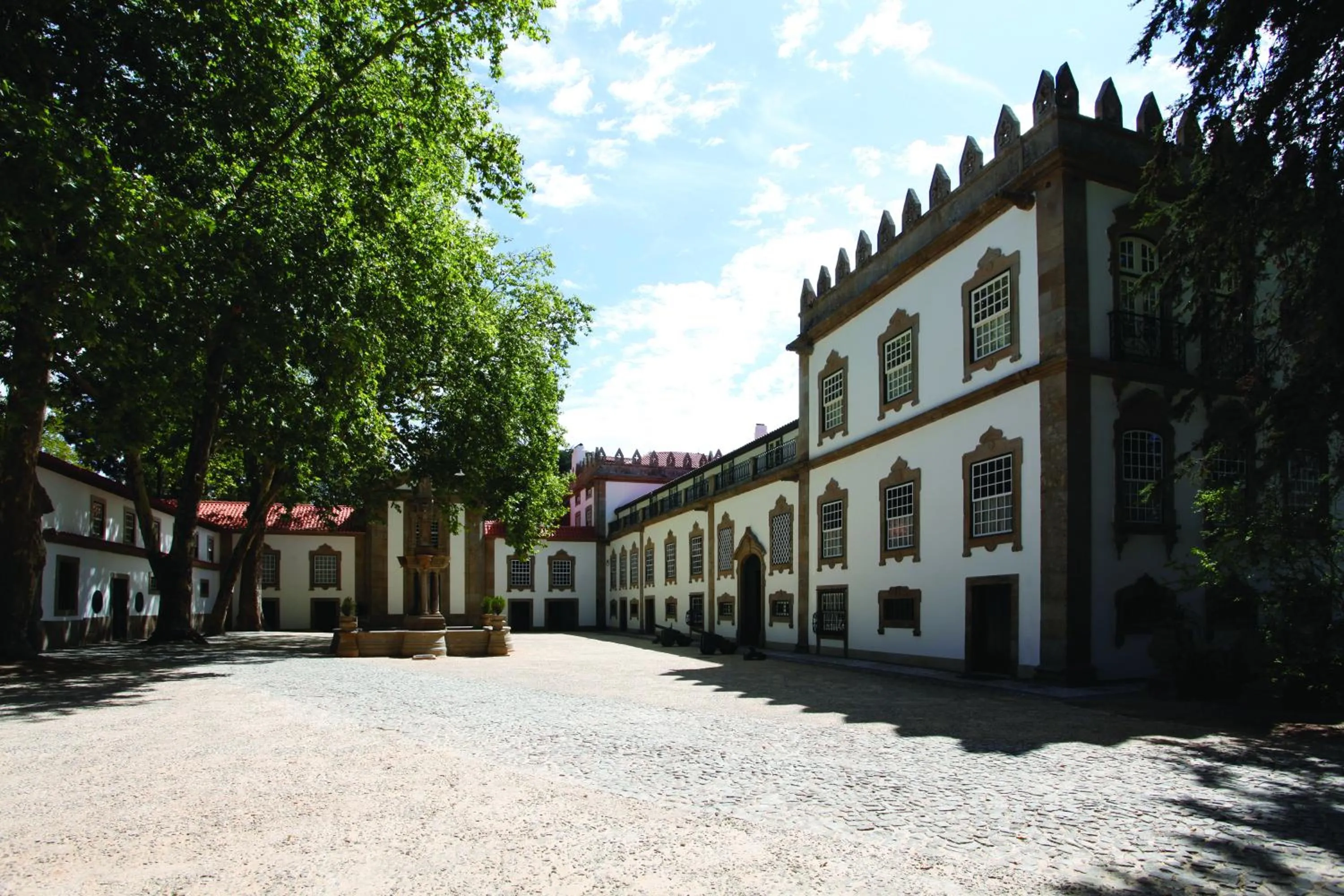 Facade/entrance in Parador Casa Da Insua