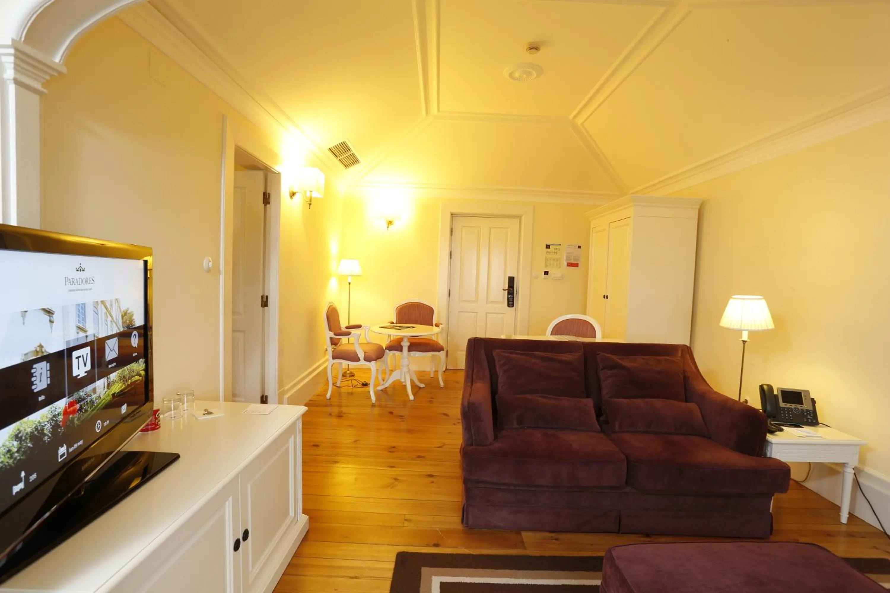 Photo of the whole room in Parador Casa Da Insua