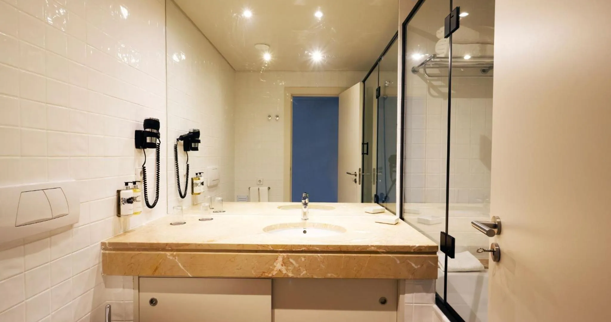 Toilet in Montebelo Aguieira Lake Resort & Spa