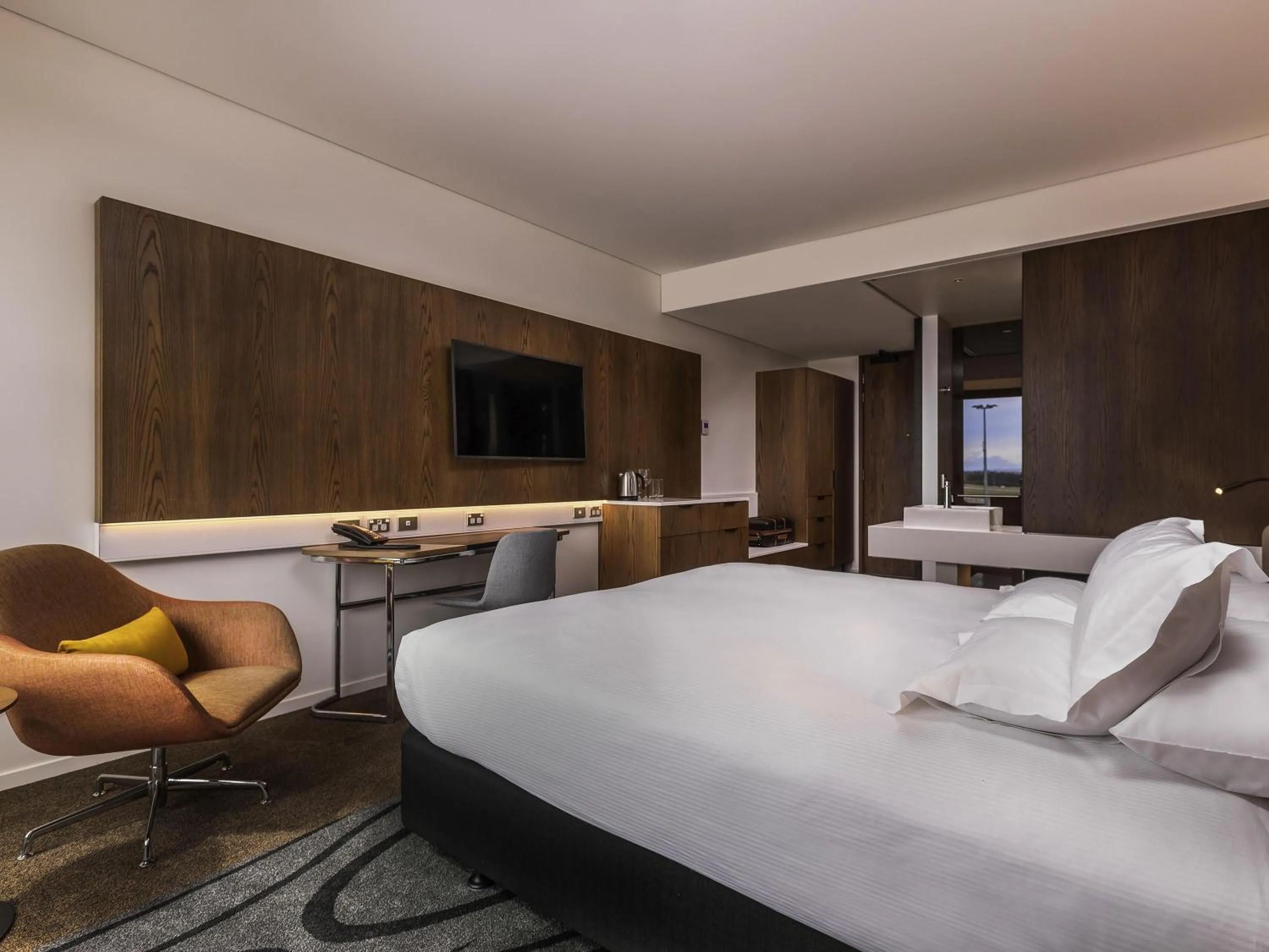 Bedroom, Bed in Novotel Christchurch Airport