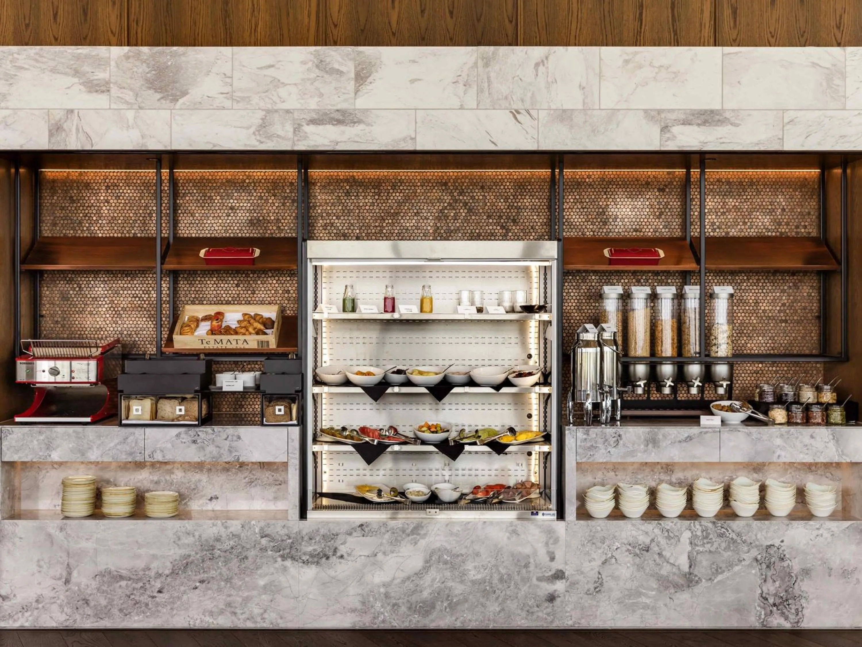 Restaurant/places to eat in Novotel Christchurch Airport