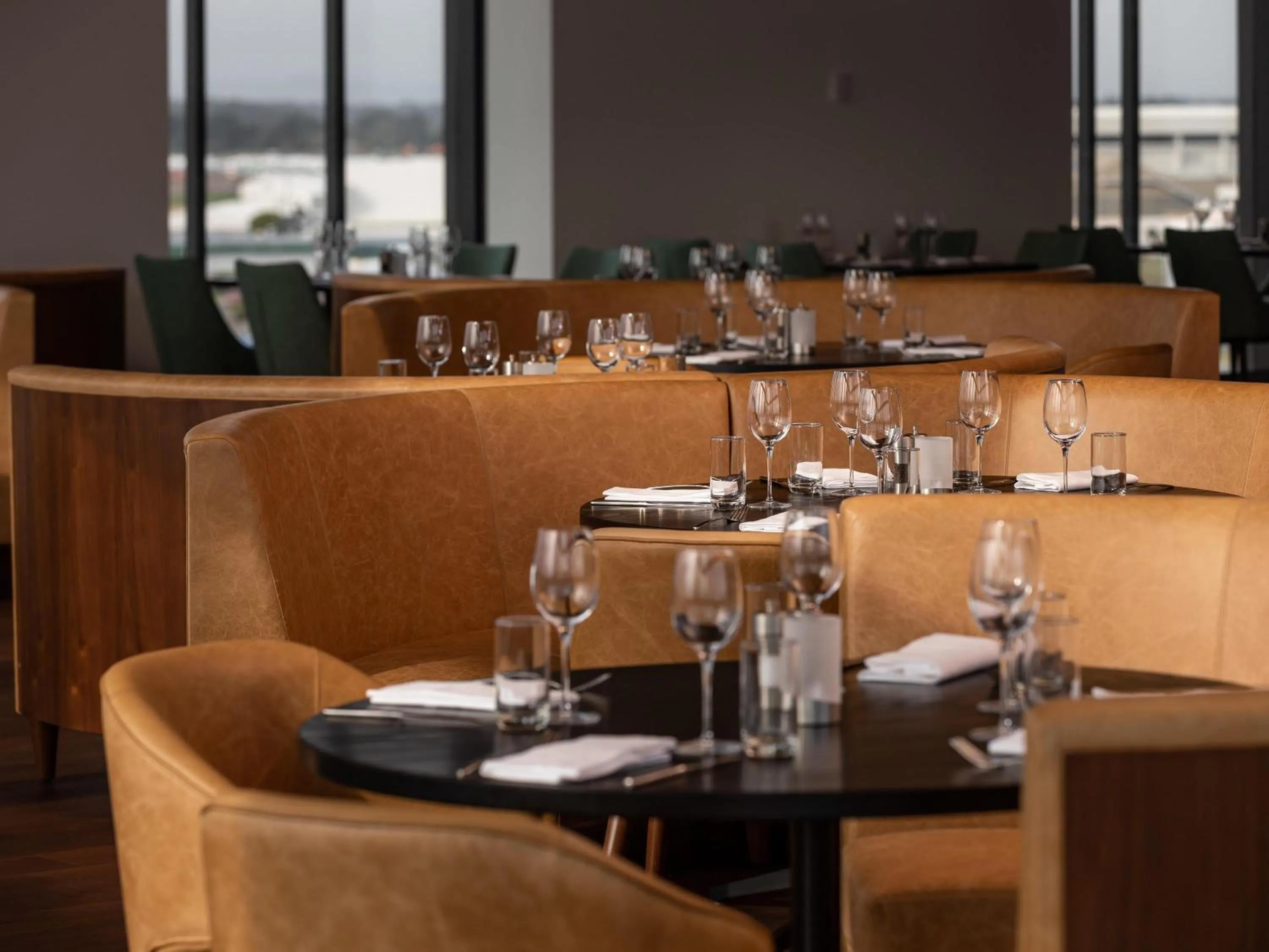 Restaurant/places to eat in Novotel Christchurch Airport