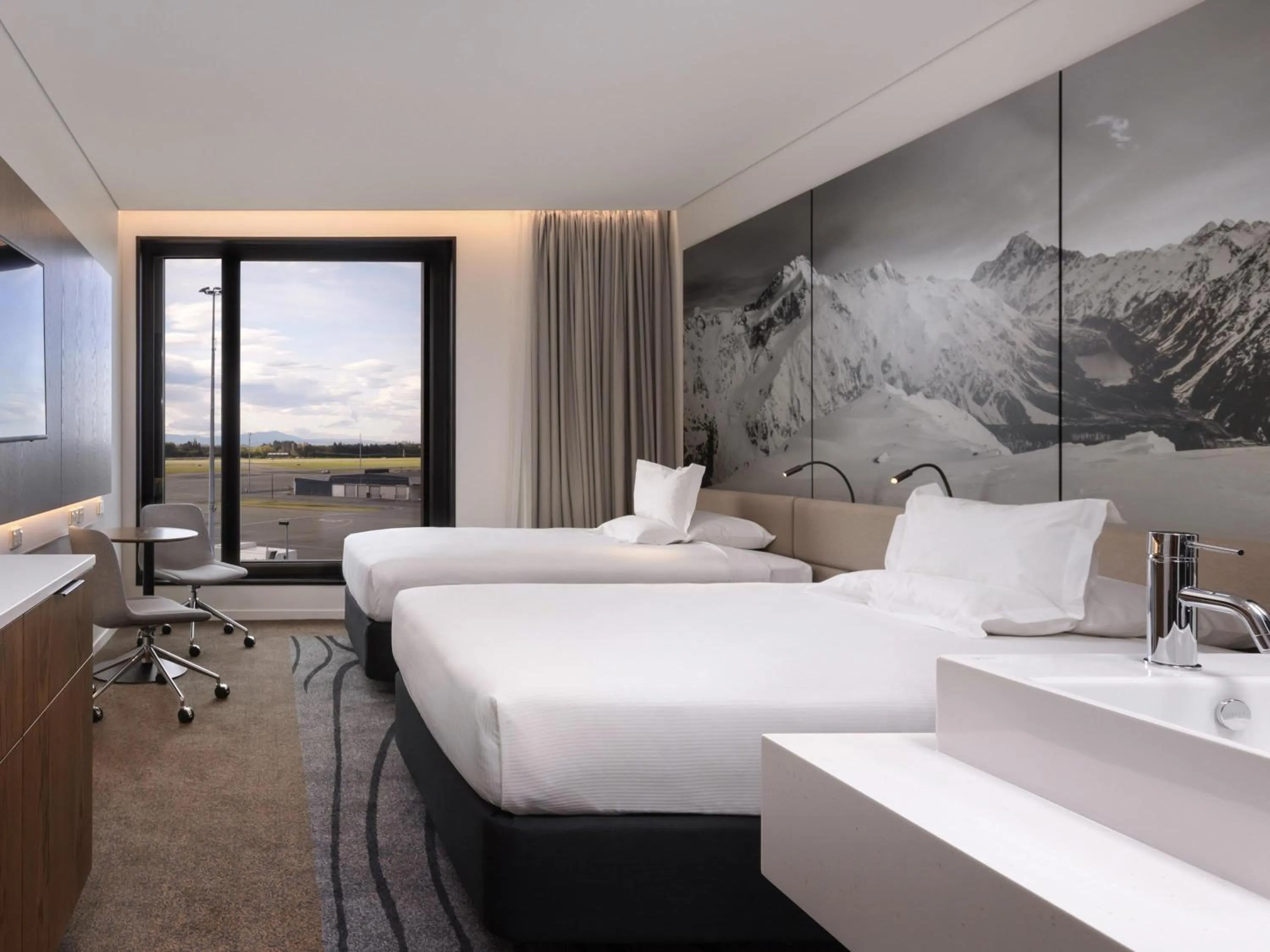 Bedroom, Bed in Novotel Christchurch Airport