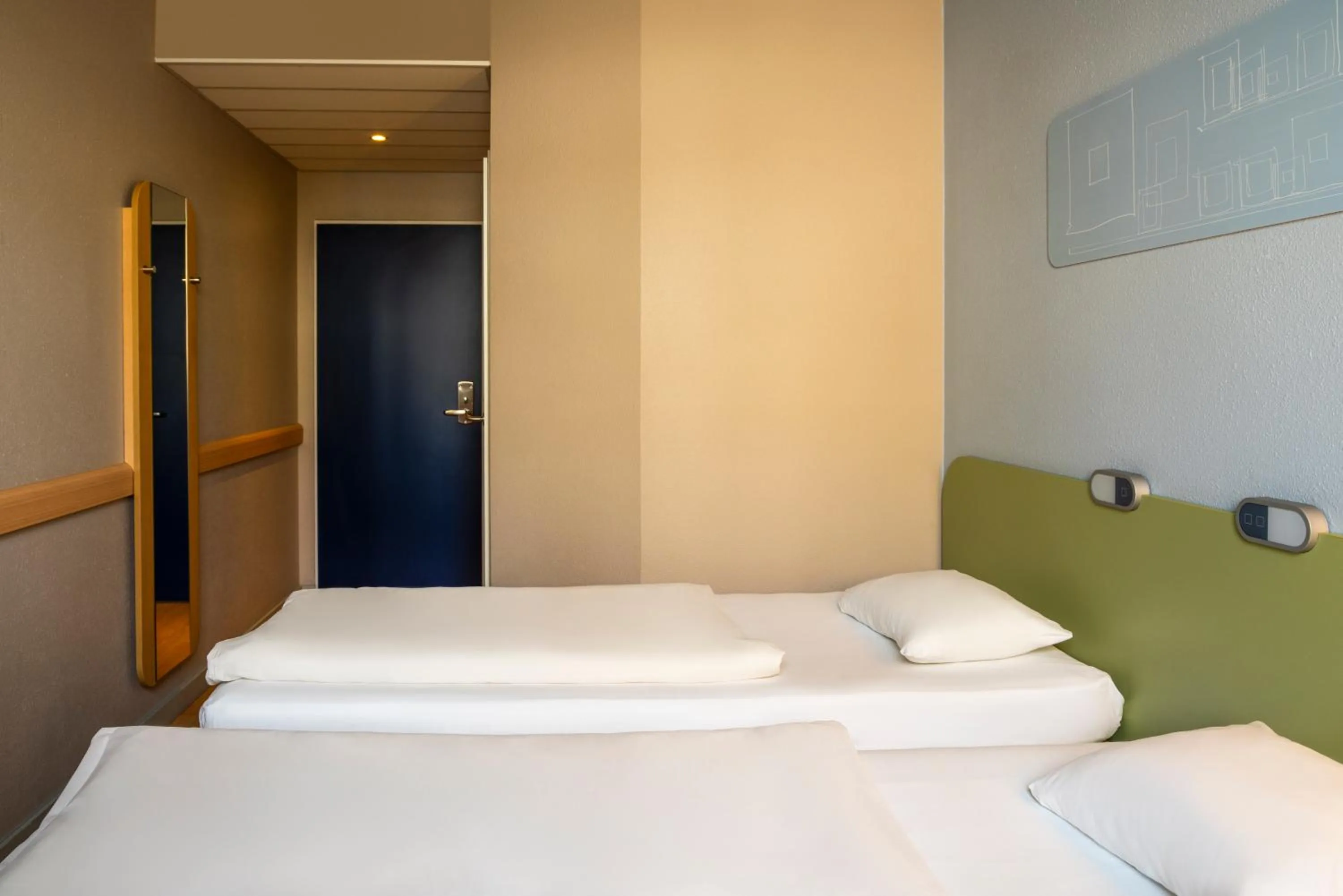 Bed in ibis budget Muenchen Ost Messe