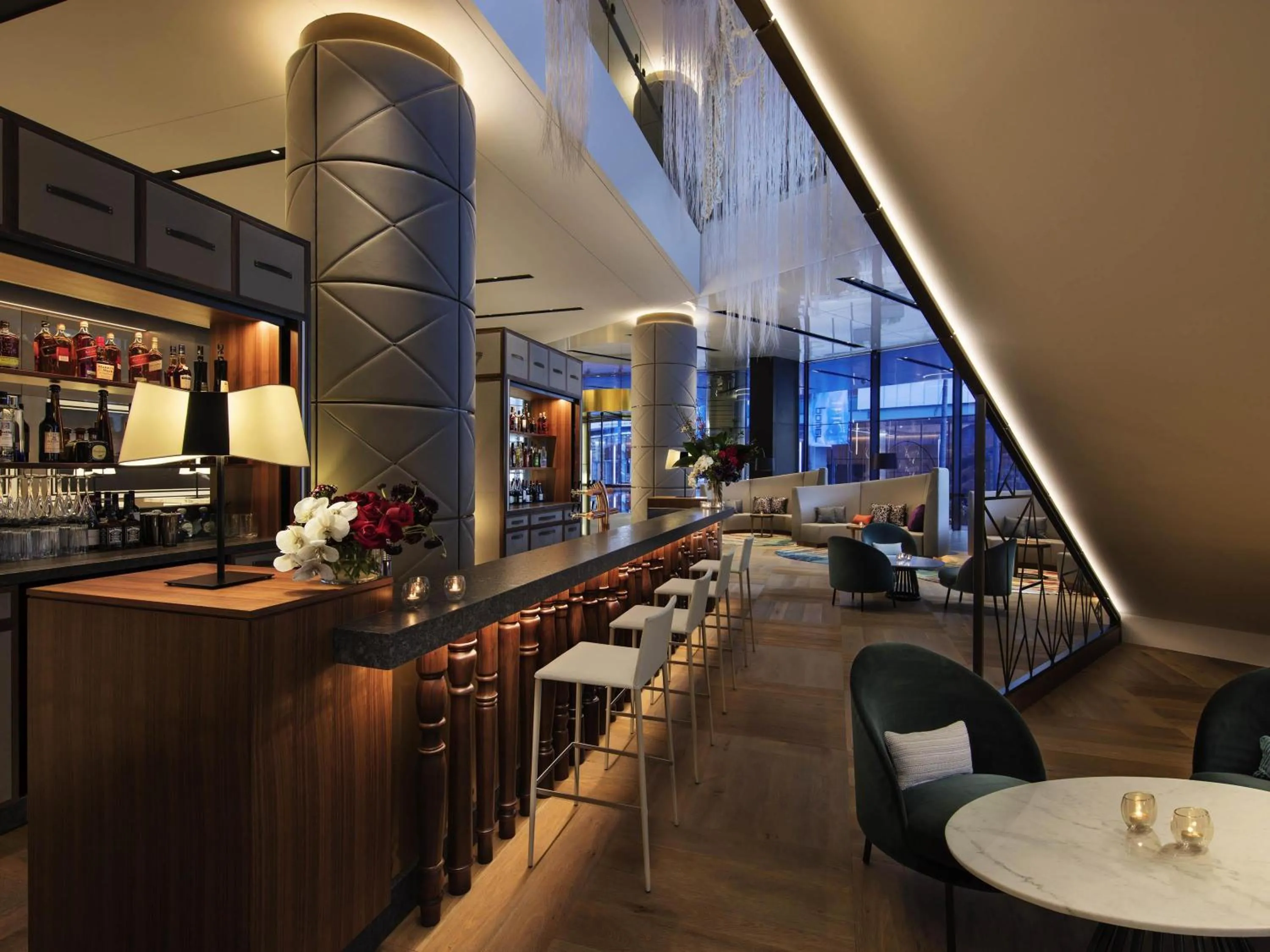 Lounge or bar in Sofitel Sydney Darling Harbour