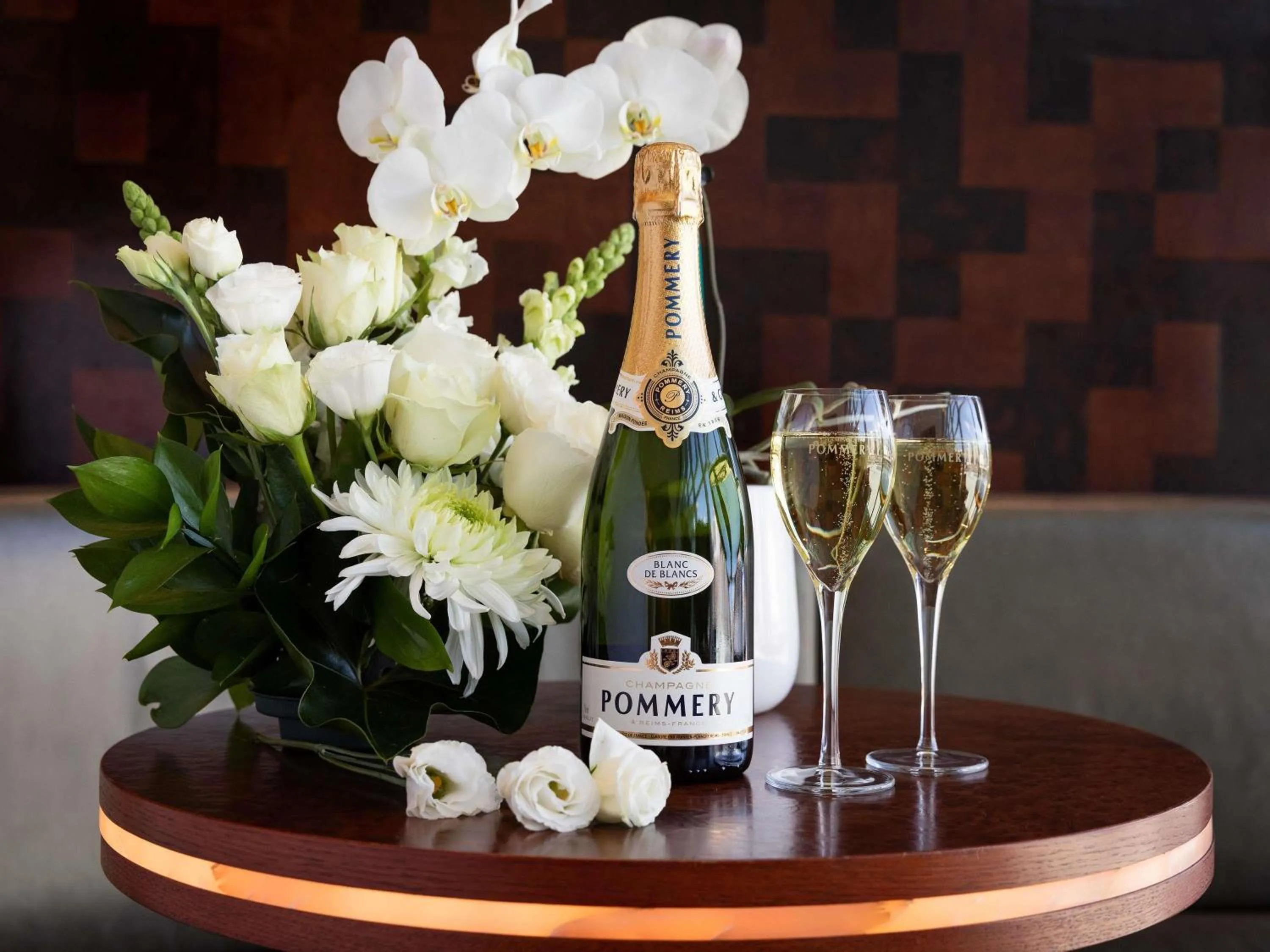 Lounge or bar in Sofitel Sydney Darling Harbour