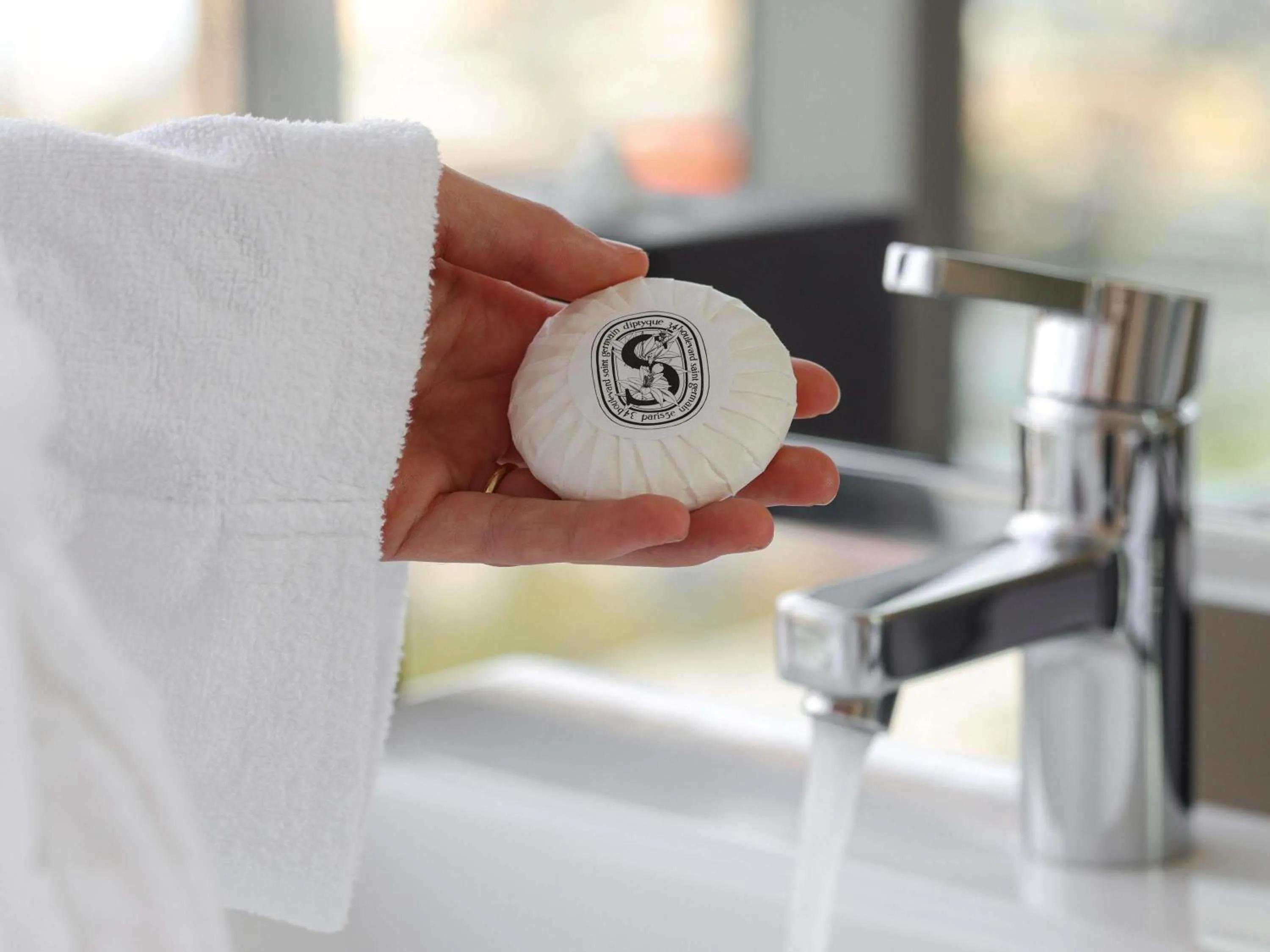 Photo of the whole room in Sofitel Sydney Darling Harbour