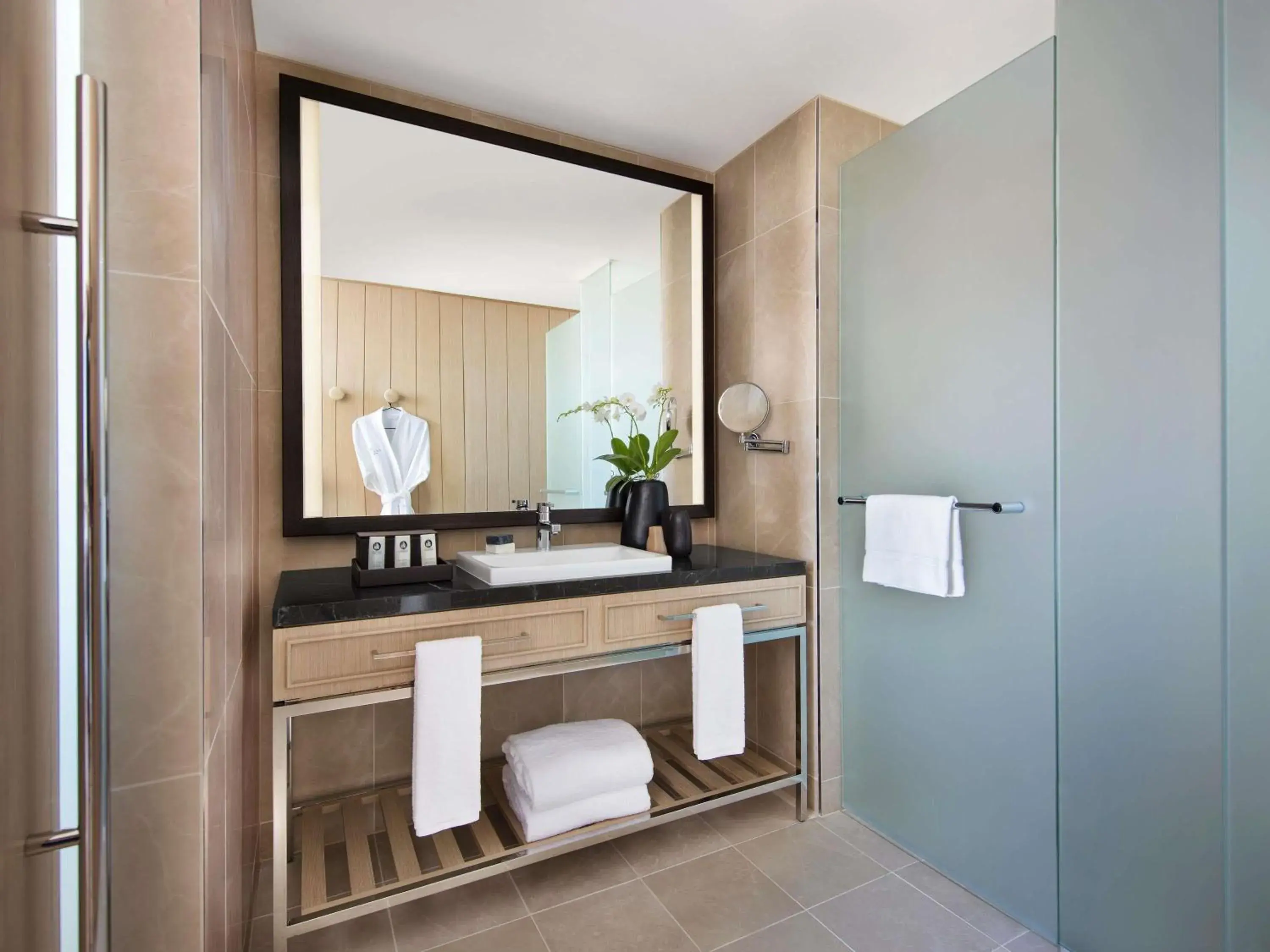 Superior Room with Two Double Beds in Sofitel Sydney Darling Harbour Superior Room with Two Double Beds in Sofitel Sydney Darling Harbour