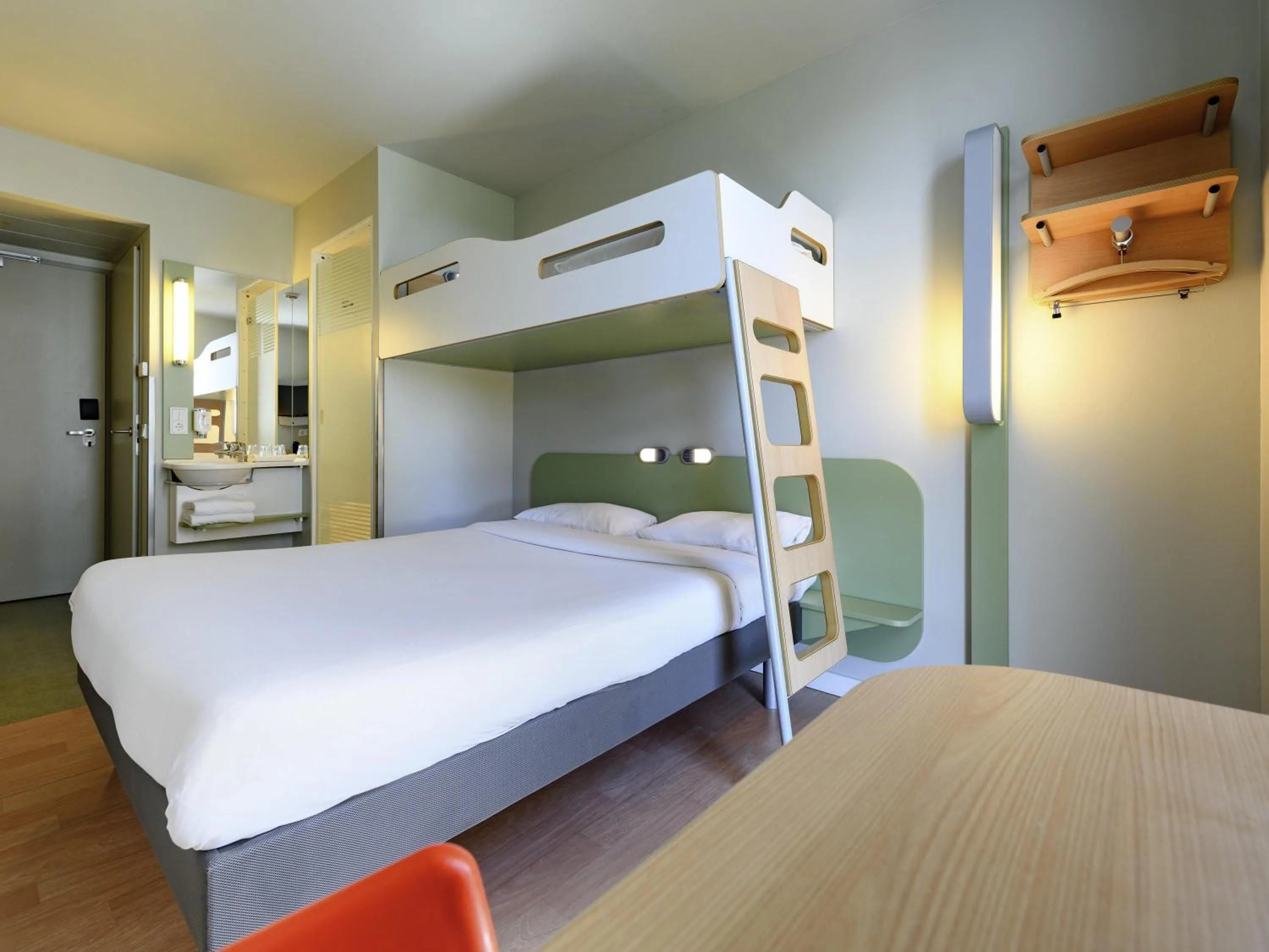 Bedroom, Bed in ibis budget Muenchen City Olympiapark