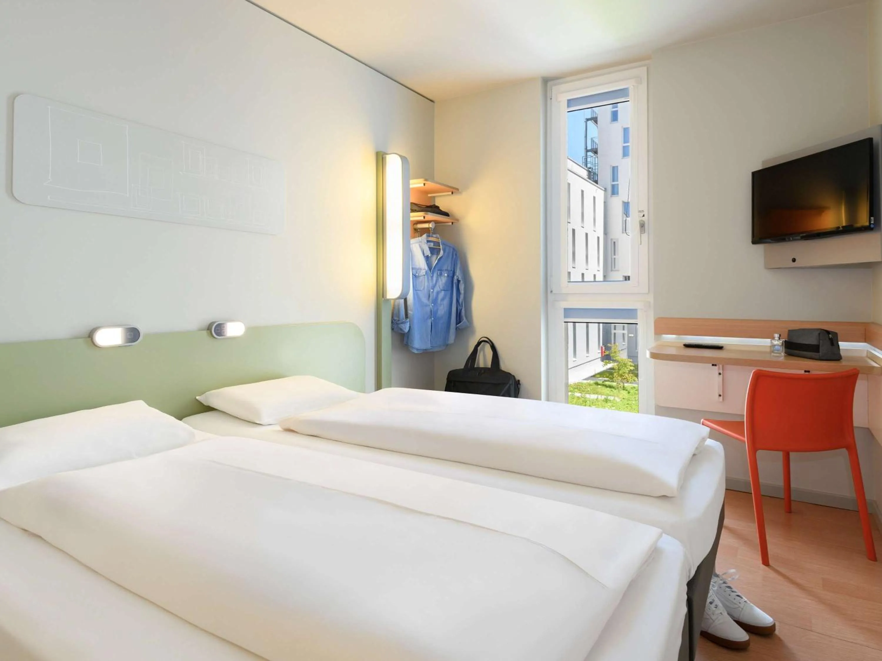 Photo of the whole room, Bed in ibis budget Muenchen City Olympiapark