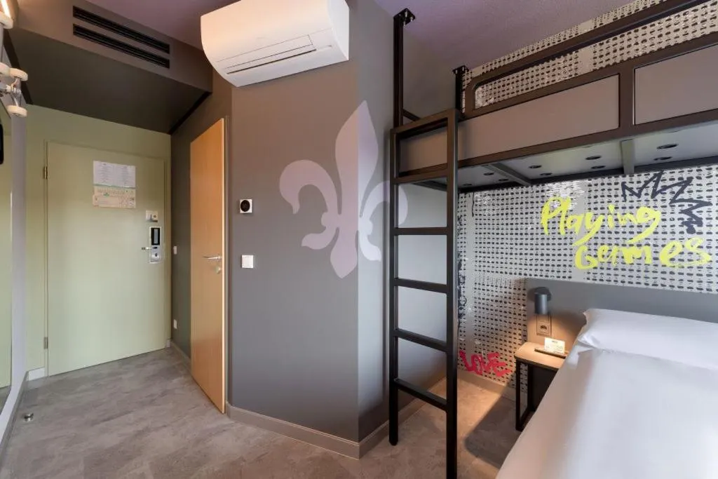 Bed in Felix Hotel Darmstadt