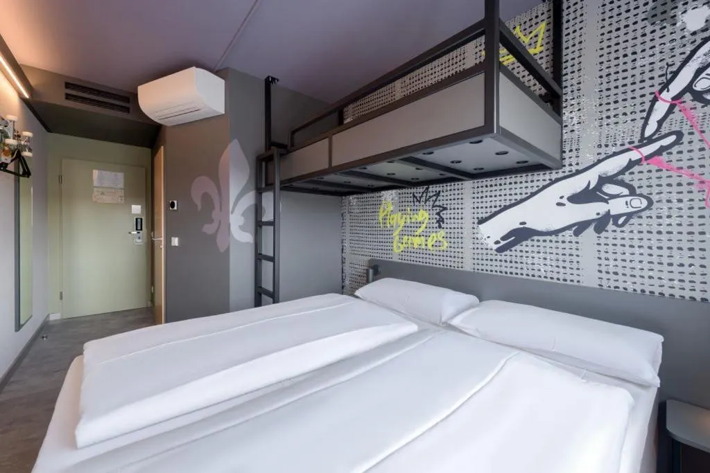 Bed in Felix Hotel Darmstadt