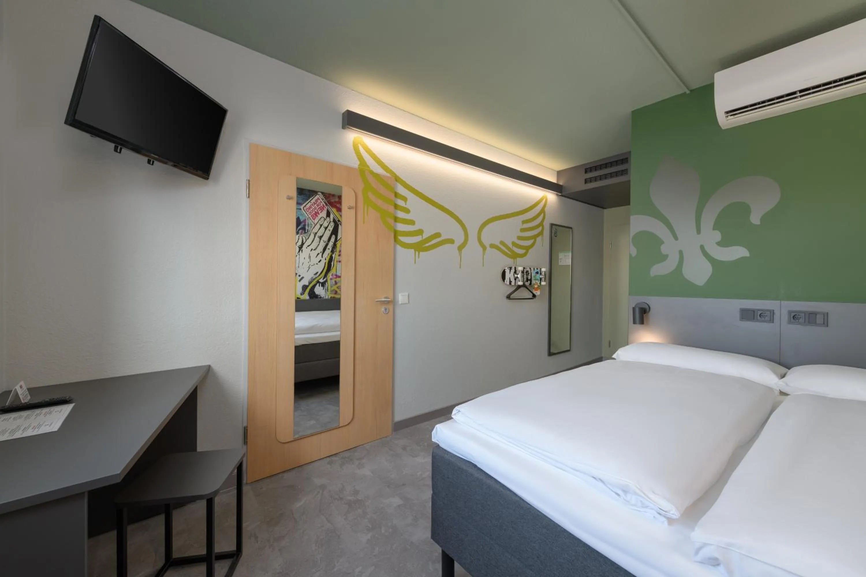 Bed in Felix Hotel Darmstadt