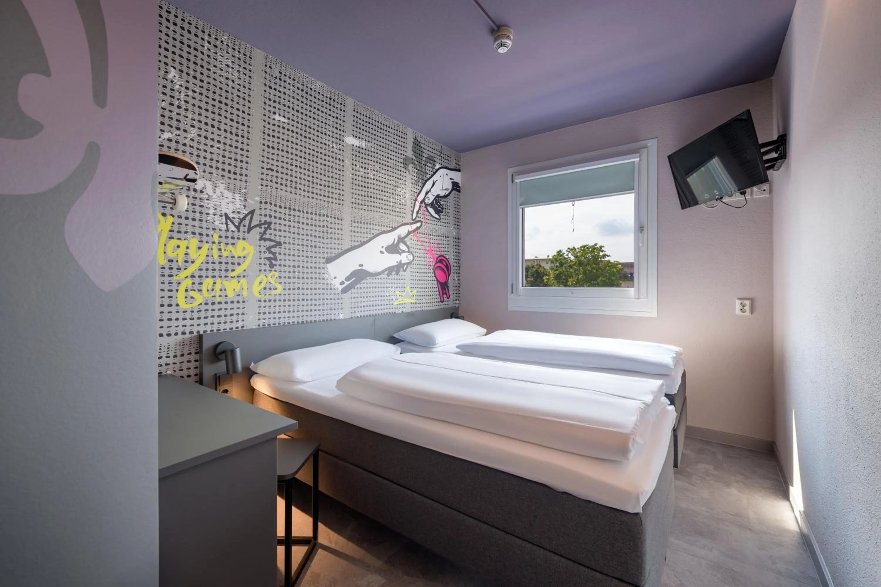 Photo of the whole room, Bed in Felix Hotel Darmstadt