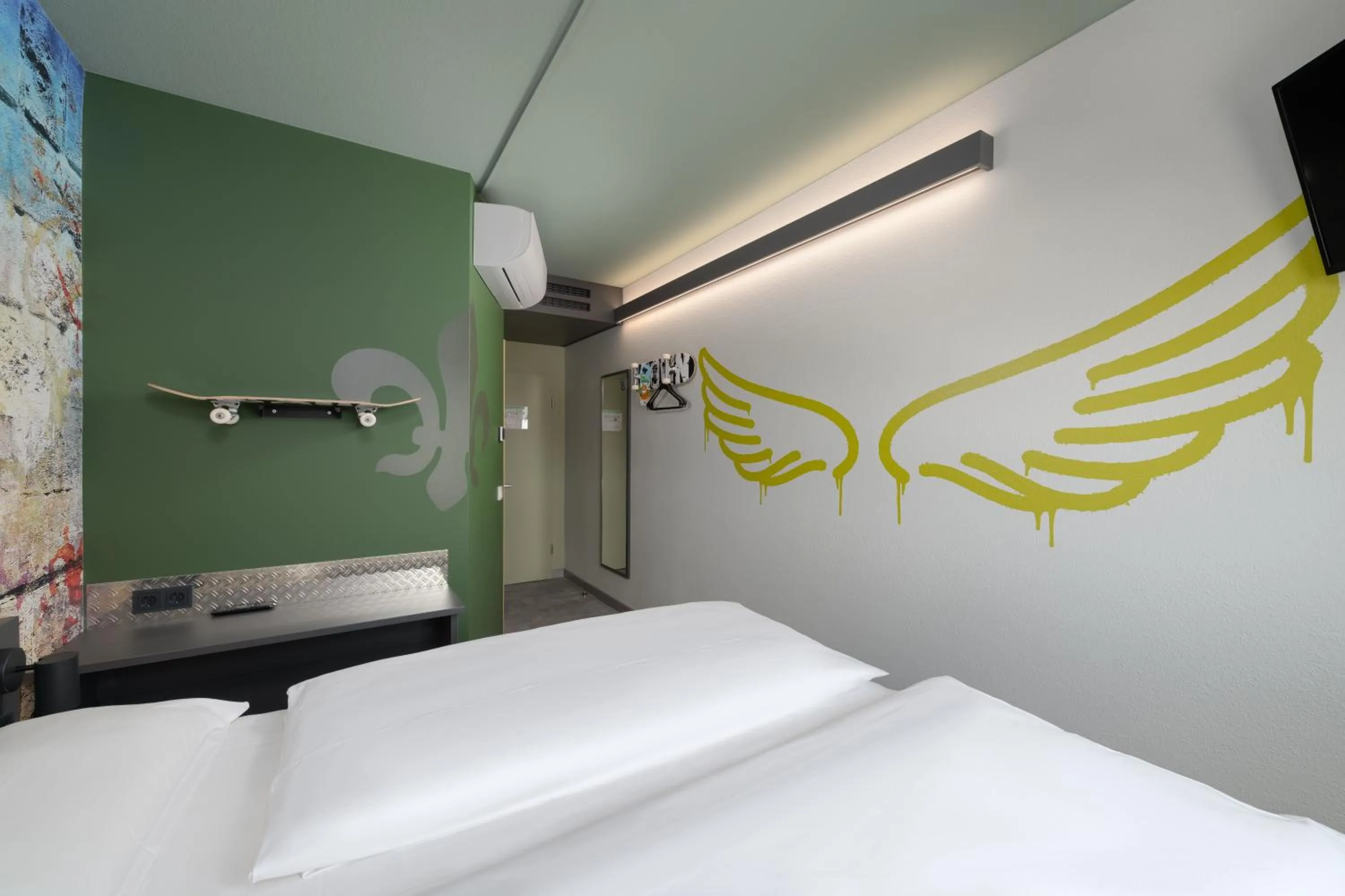 Bed in Felix Hotel Darmstadt