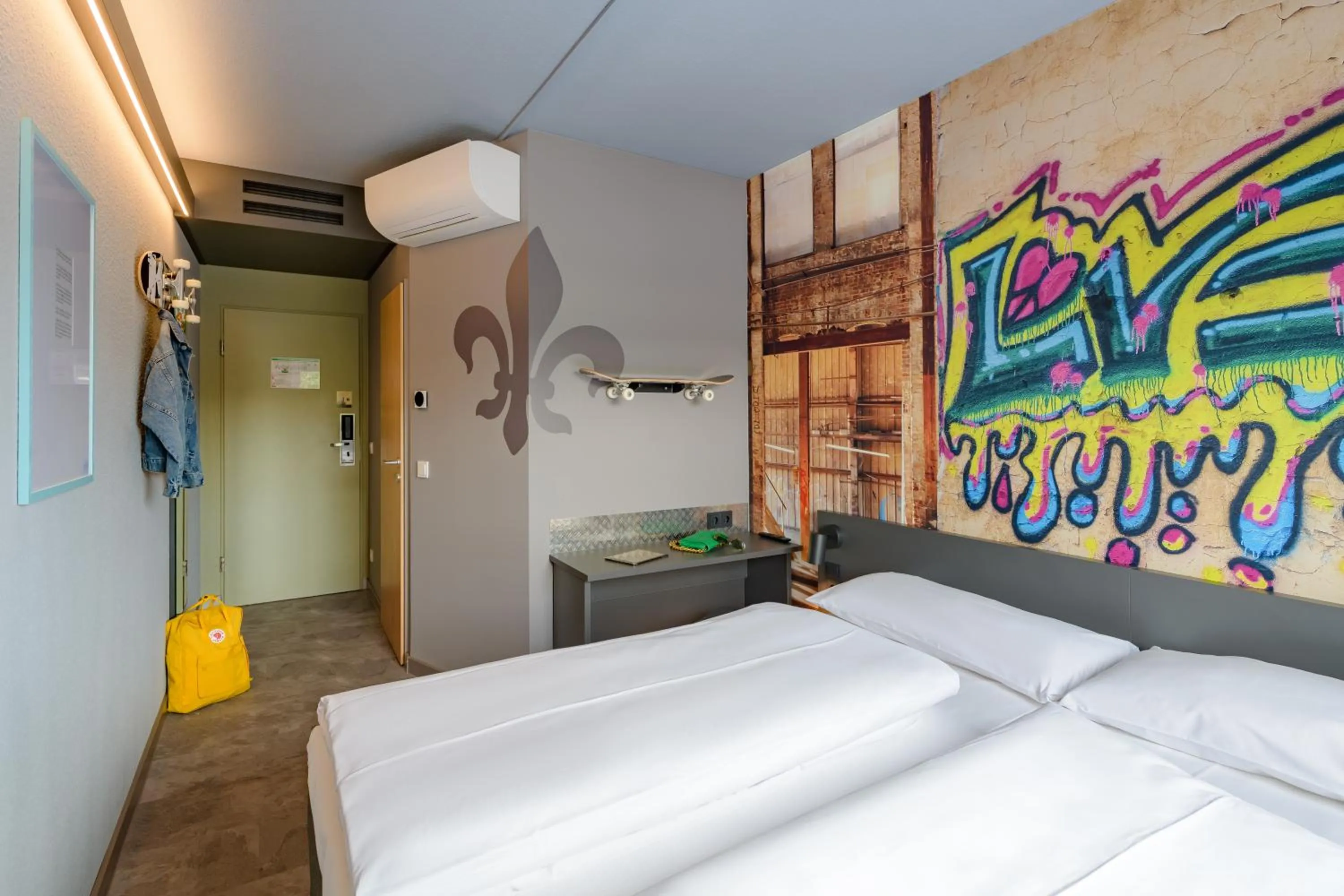 Photo of the whole room, Bed in Felix Hotel Darmstadt