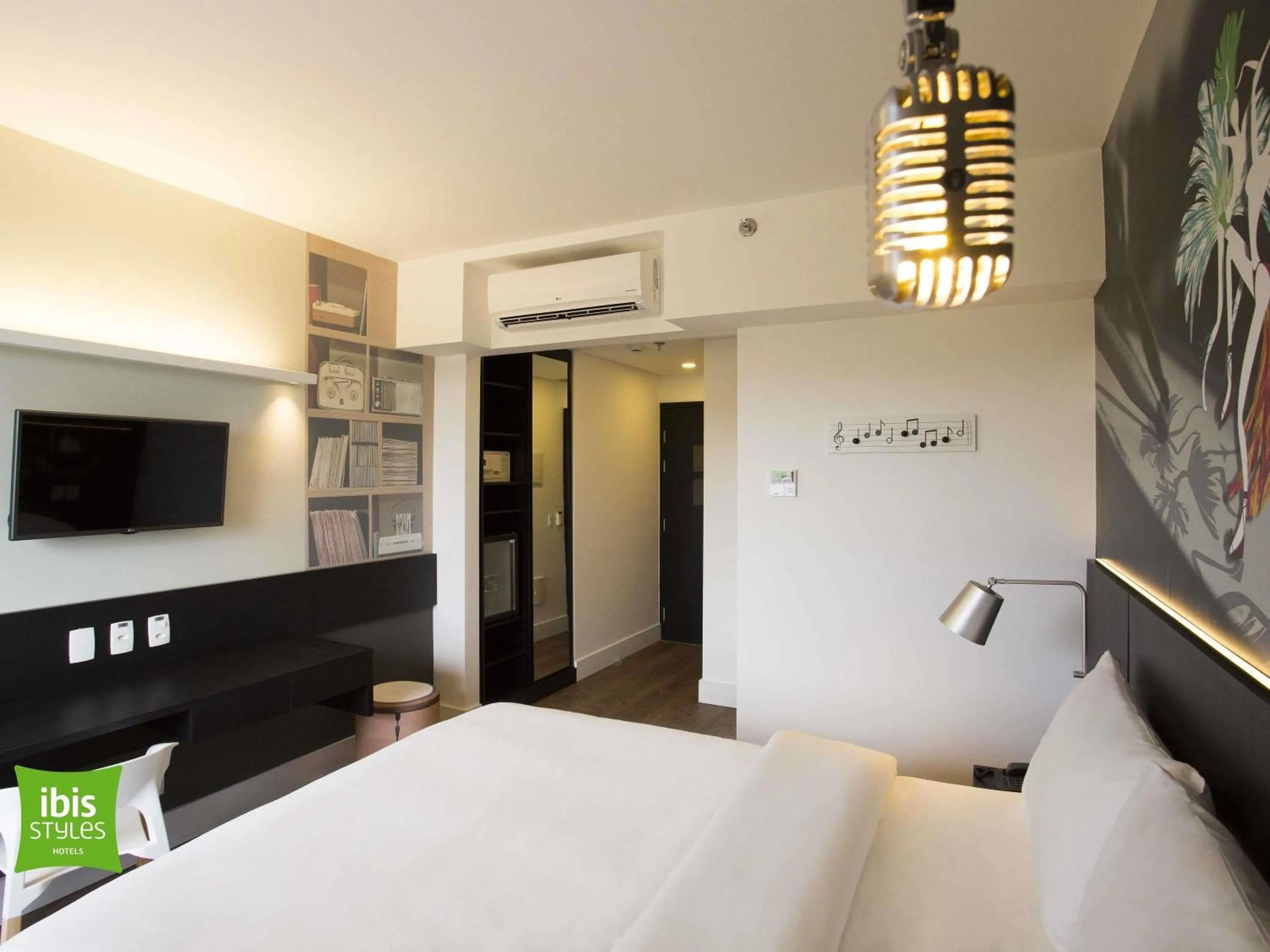 Bedroom, Bed in ibis Styles Taubate