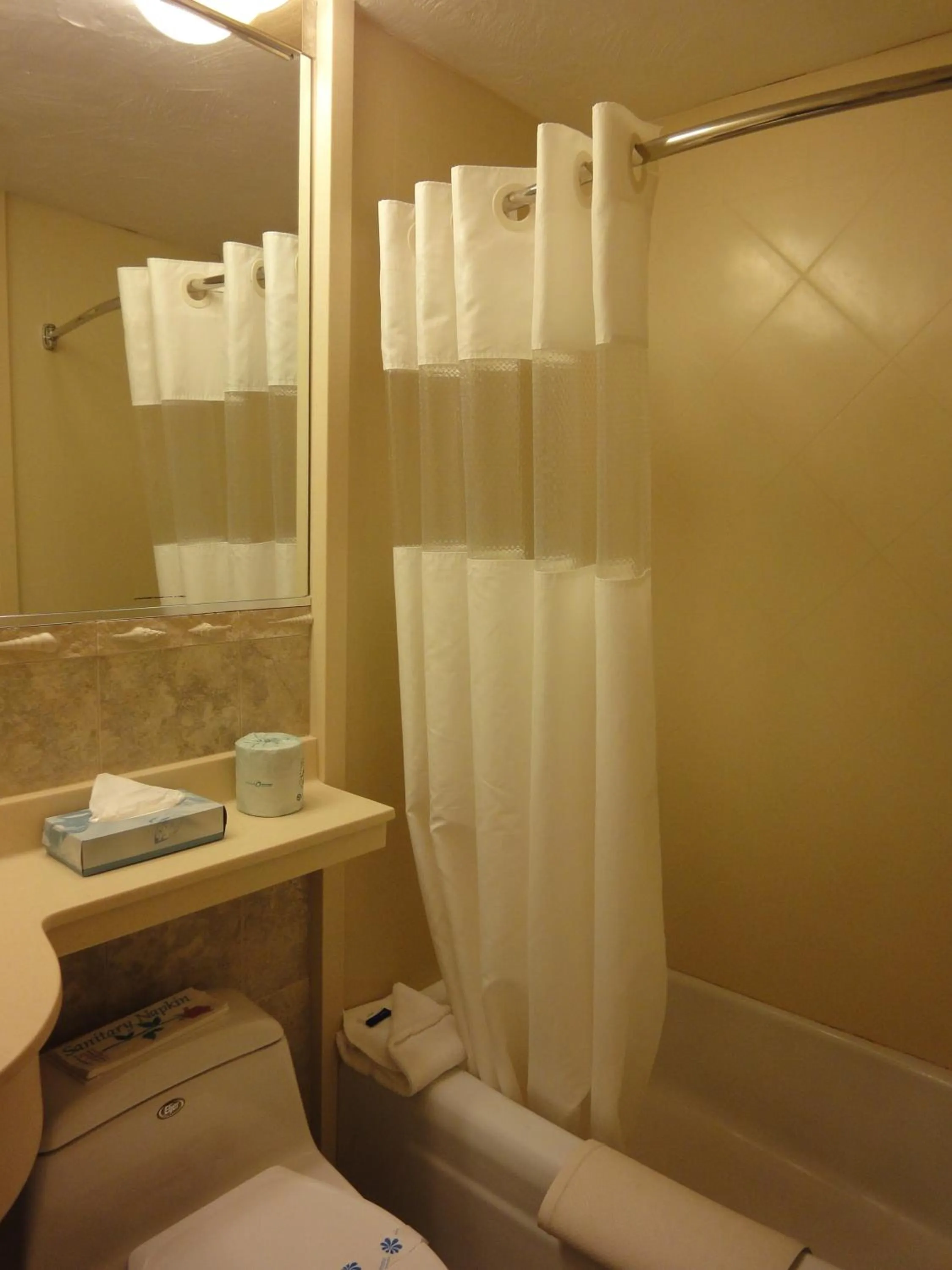 Bathroom in Hyannis Travel Inn