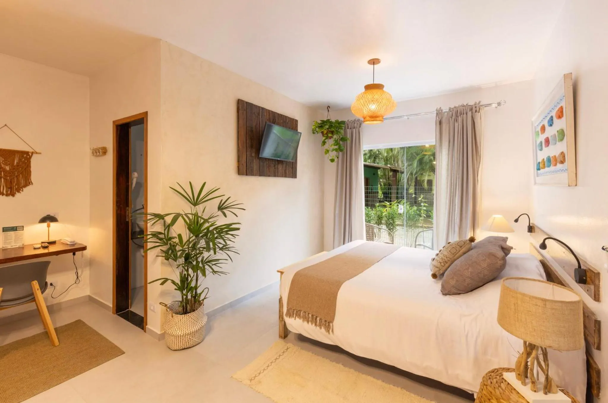 Photo of the whole room, Bed in Itamambuca Eco Resort