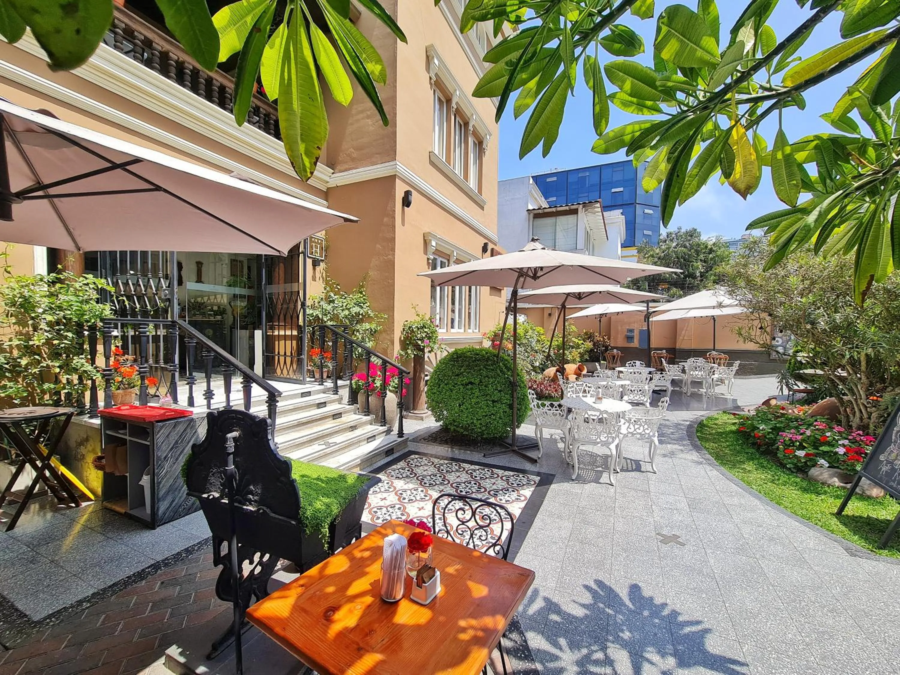 Property building in Hotel Antigua Miraflores