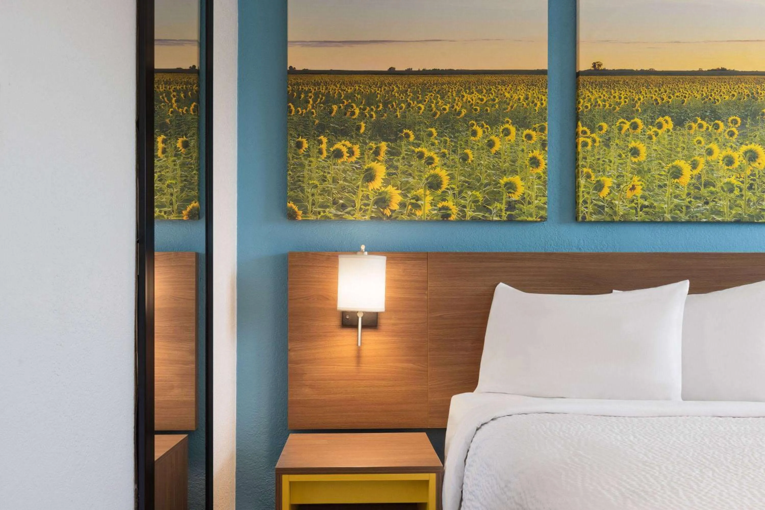 Photo of the whole room in Day's Inn & Suites by Wyndham Indianapolis Airport East