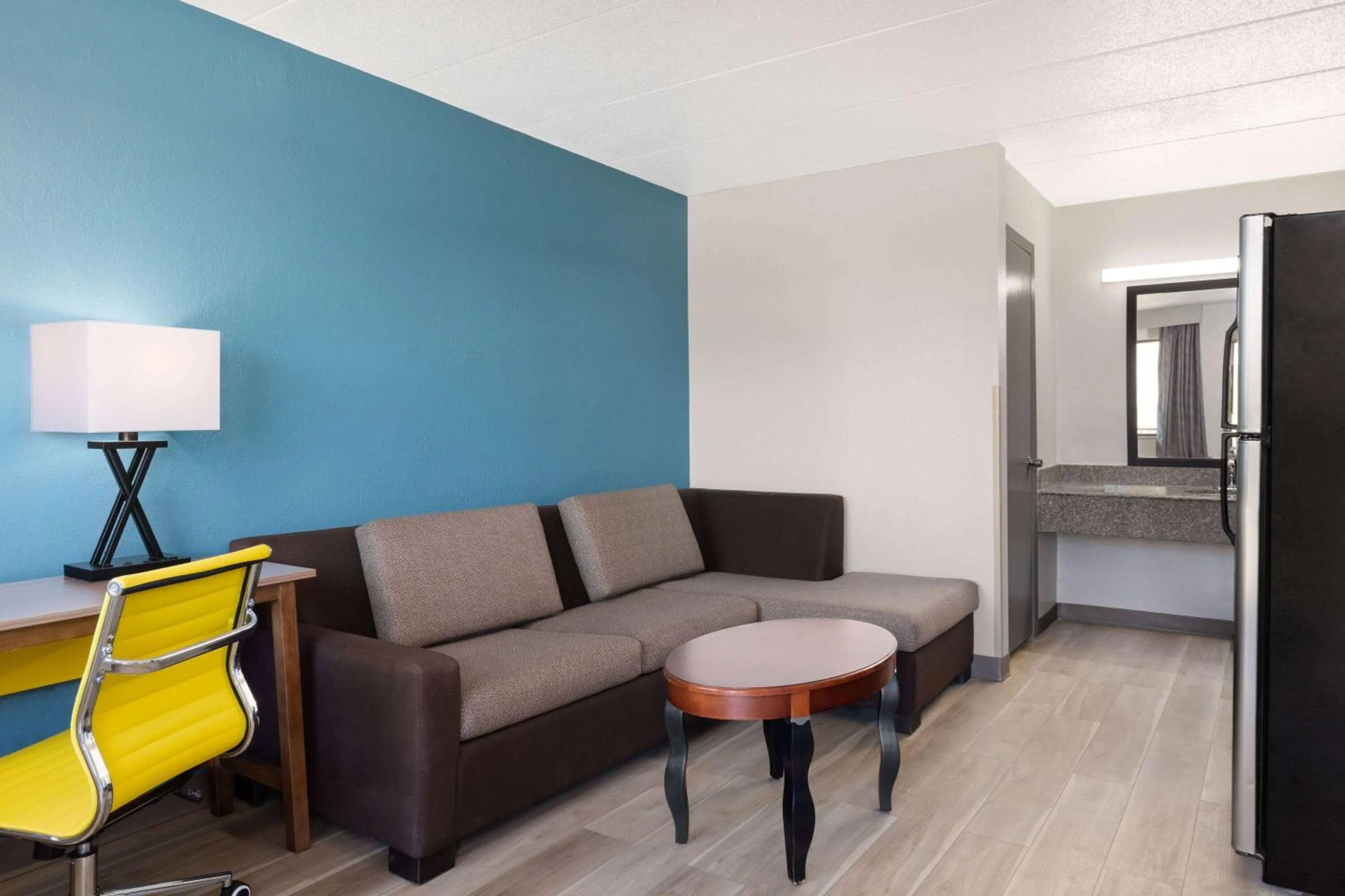 Photo of the whole room in Day's Inn & Suites by Wyndham Indianapolis Airport East