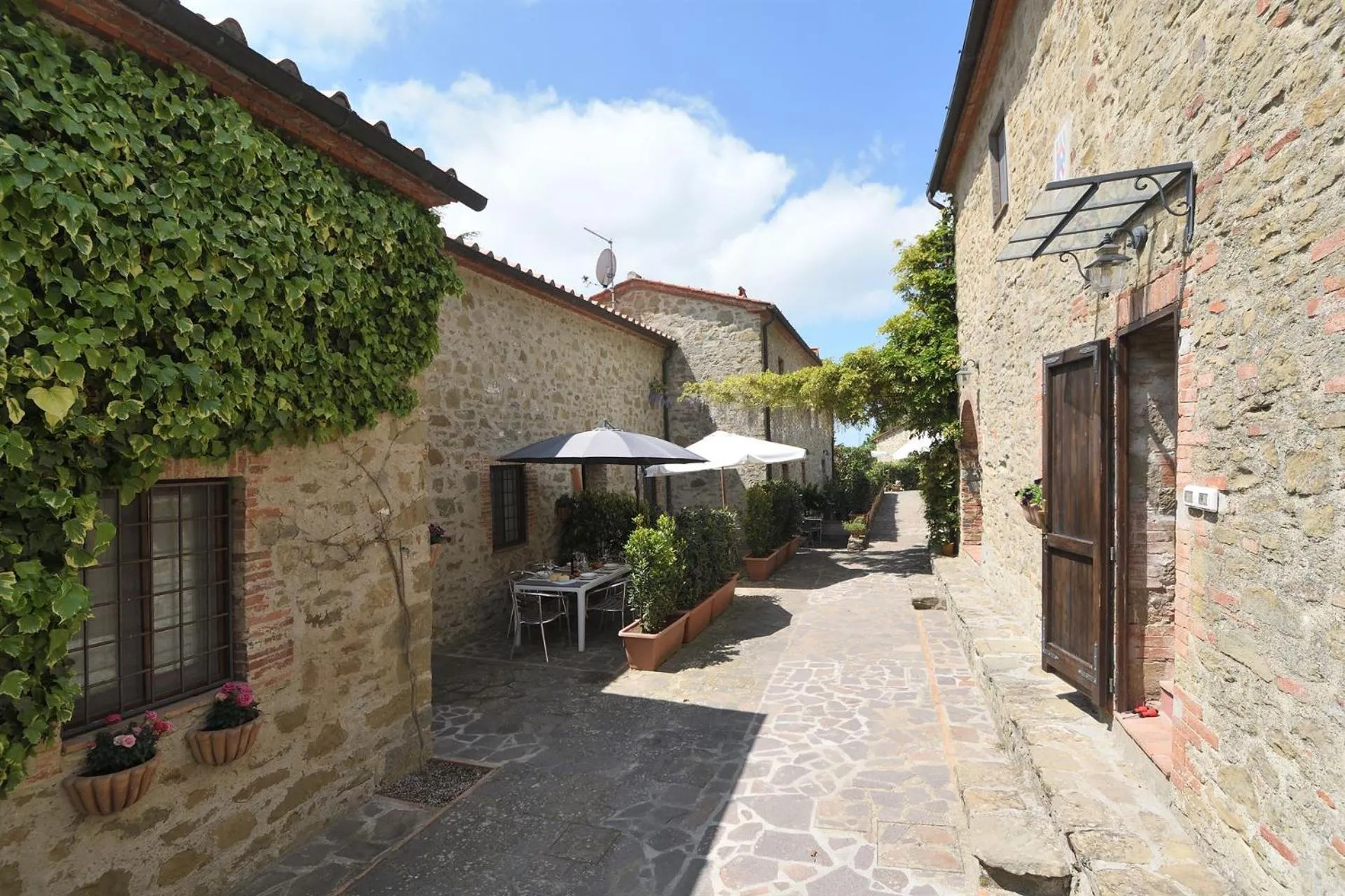 Facade/entrance in Castellare in Chianti