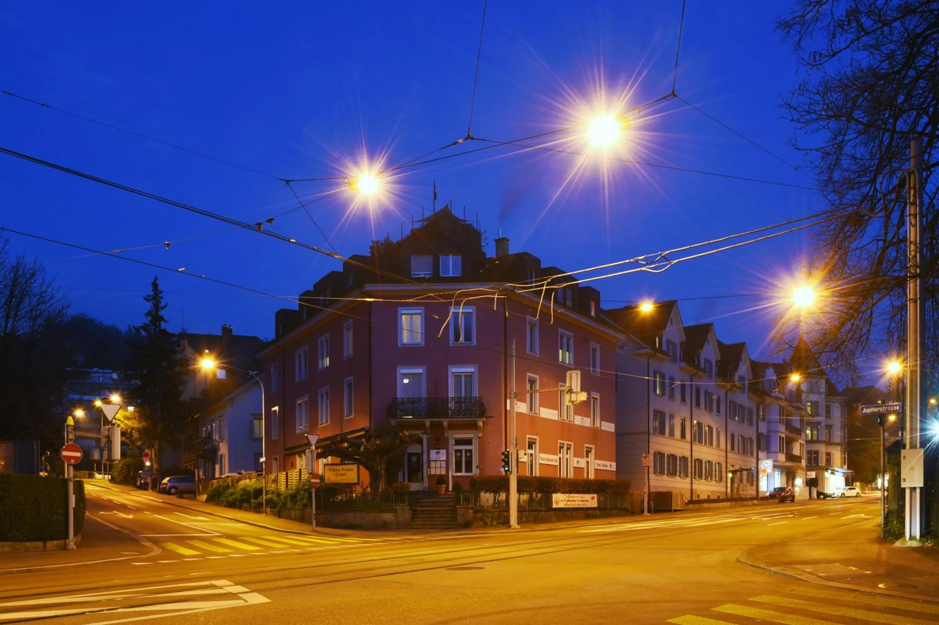 Facade/entrance in Swiss Star California - Self Check-In