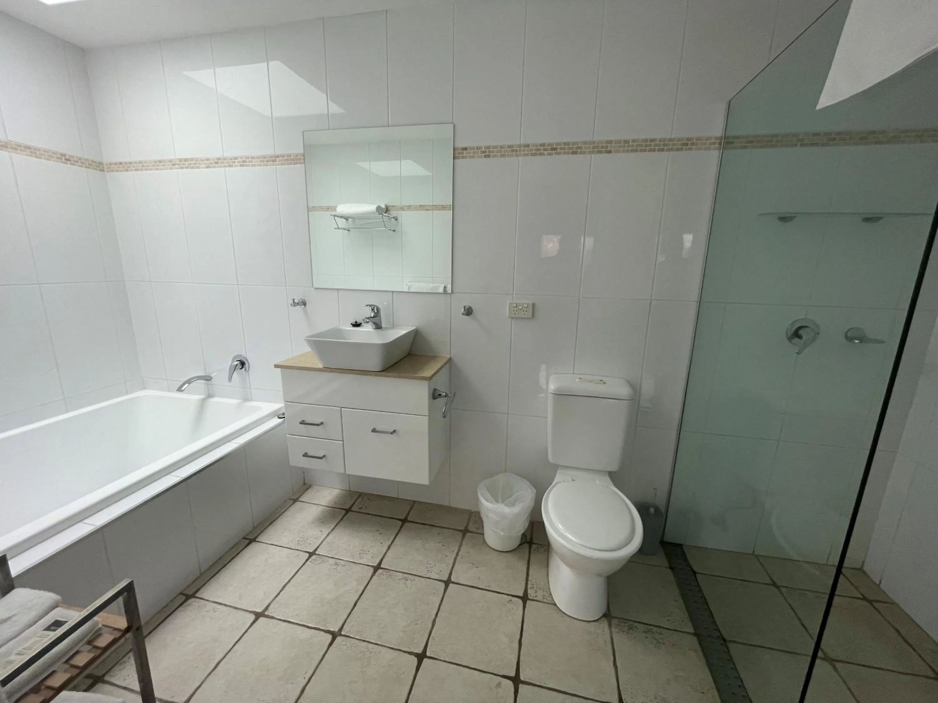 Shower in Millthorpe Motel