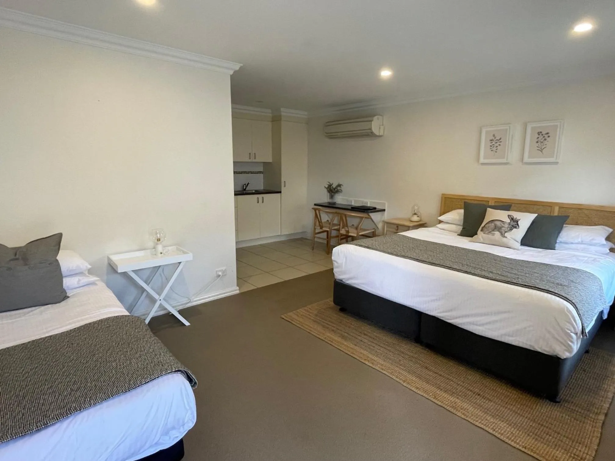 Bed in Millthorpe Motel